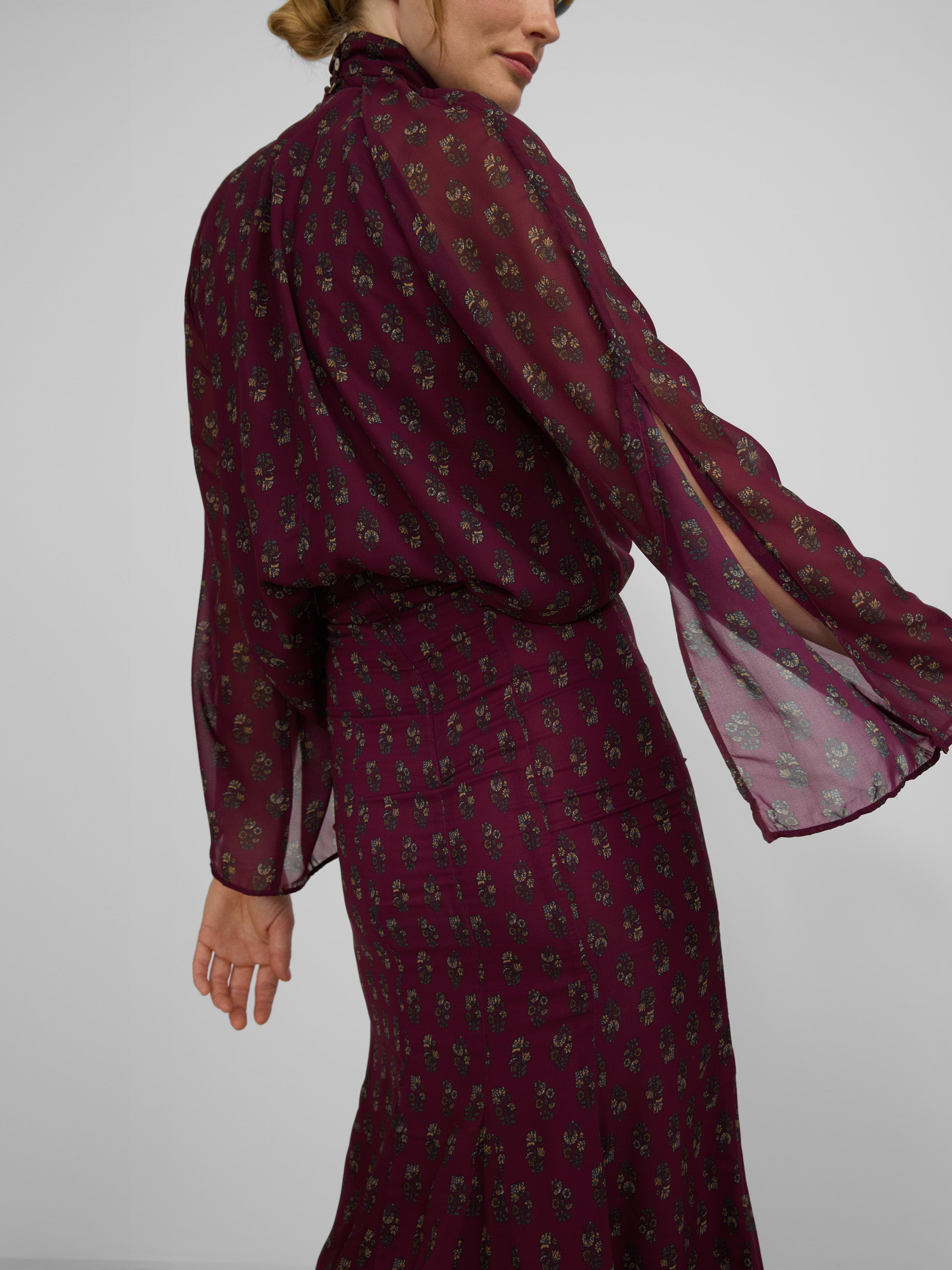 Falda midi estampado motivos burdeos