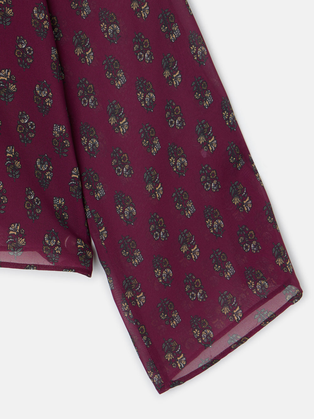 Blusa cuello estampado motivos burdeos