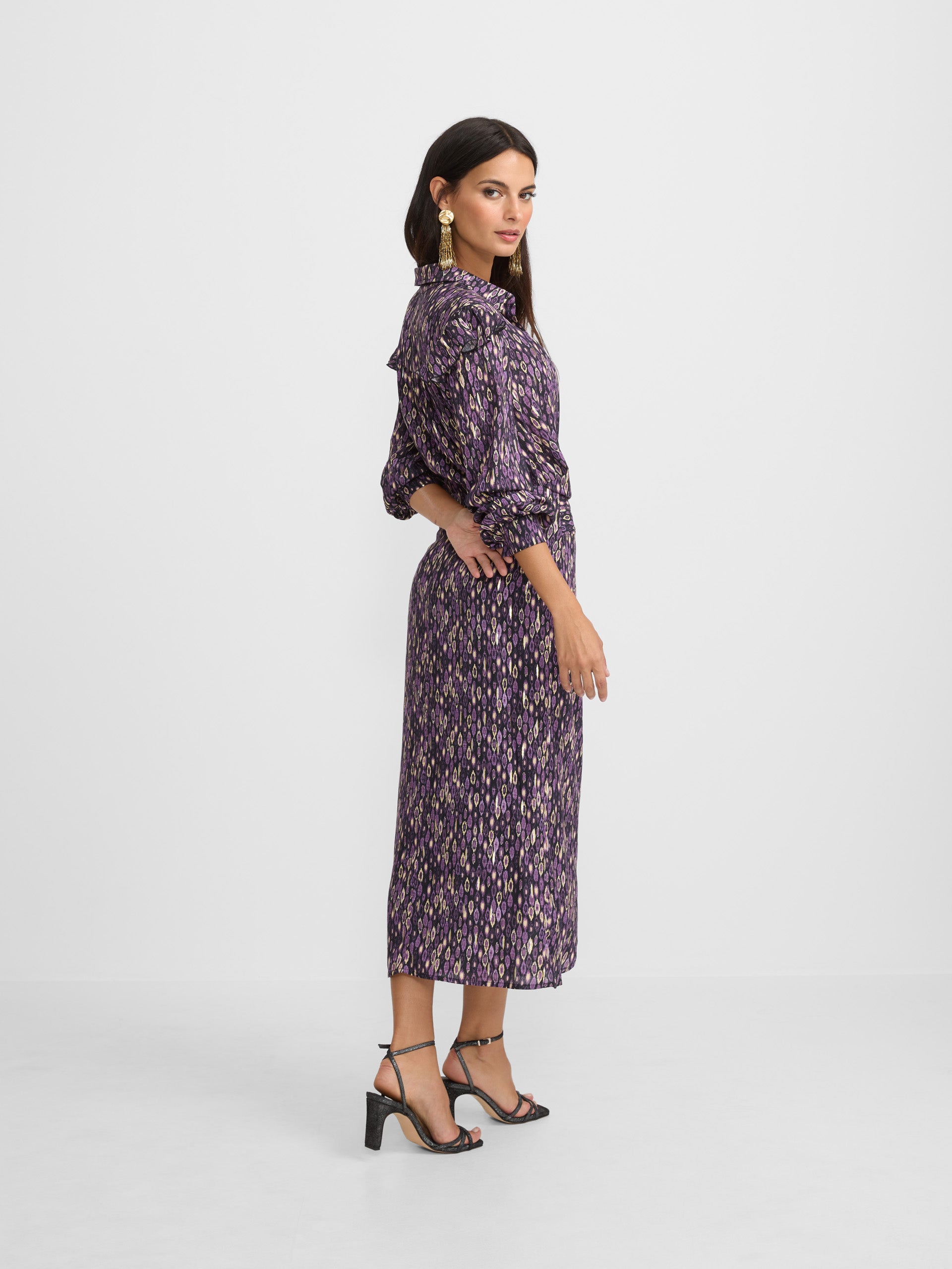 Camisa volantes hombro estampado ikat morados