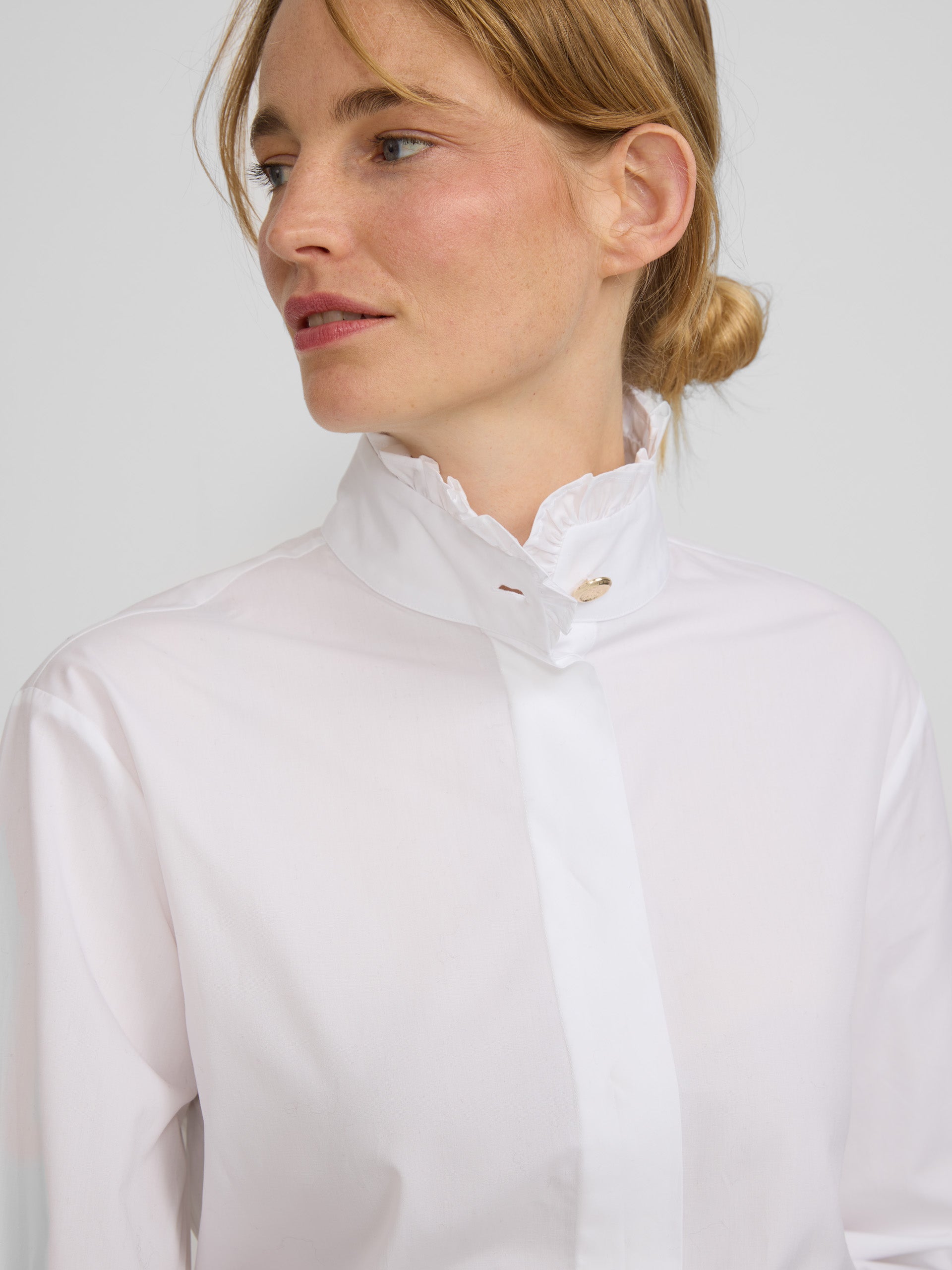 Camisa detalle puño blanca