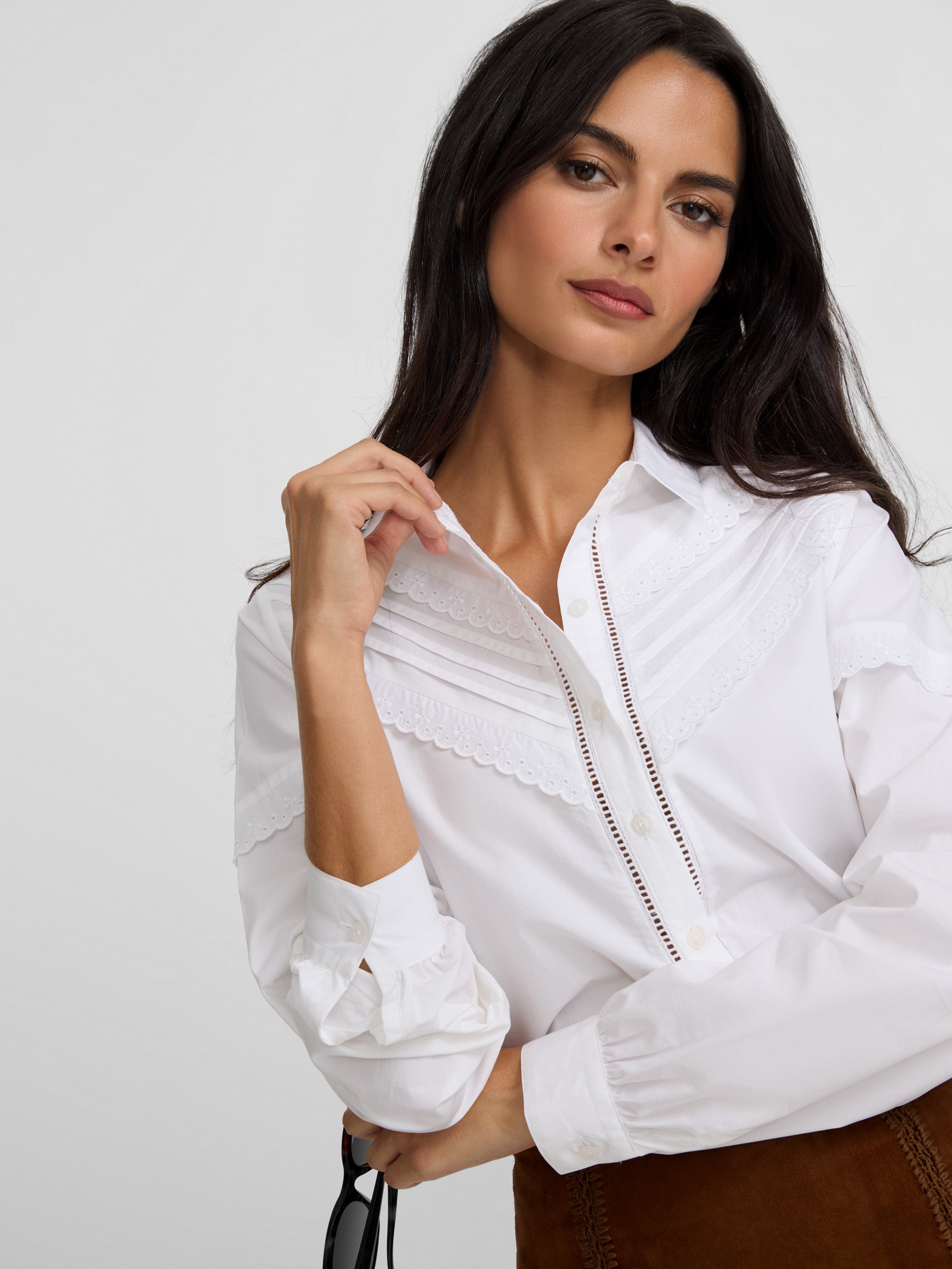 Chemise blanche à cordon