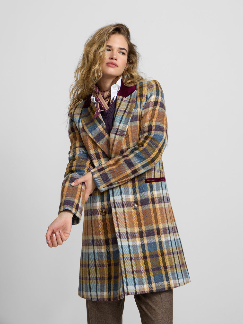 Abrigo cruzado cuadros marrones
