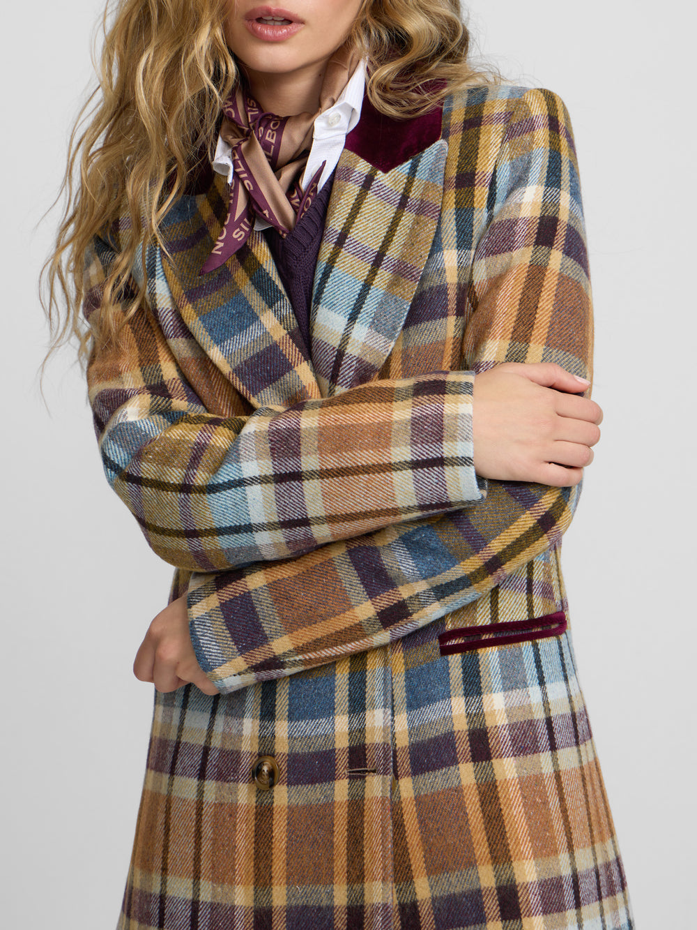 Abrigo cruzado cuadros marrones