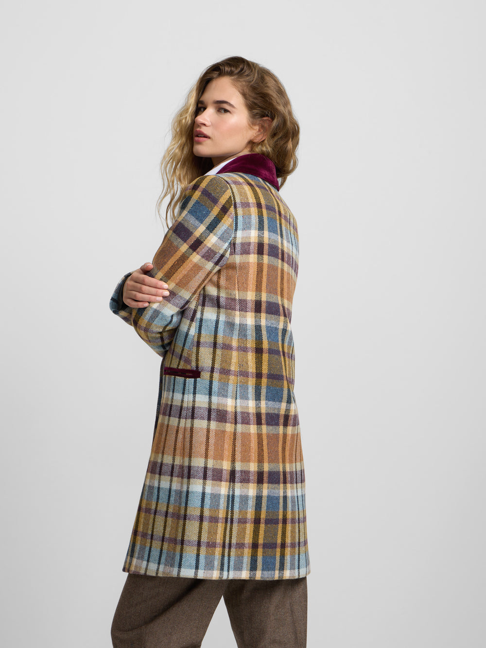 Abrigo cruzado cuadros marrones