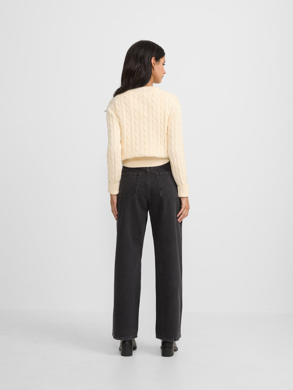 Pantalon denim tachas gris