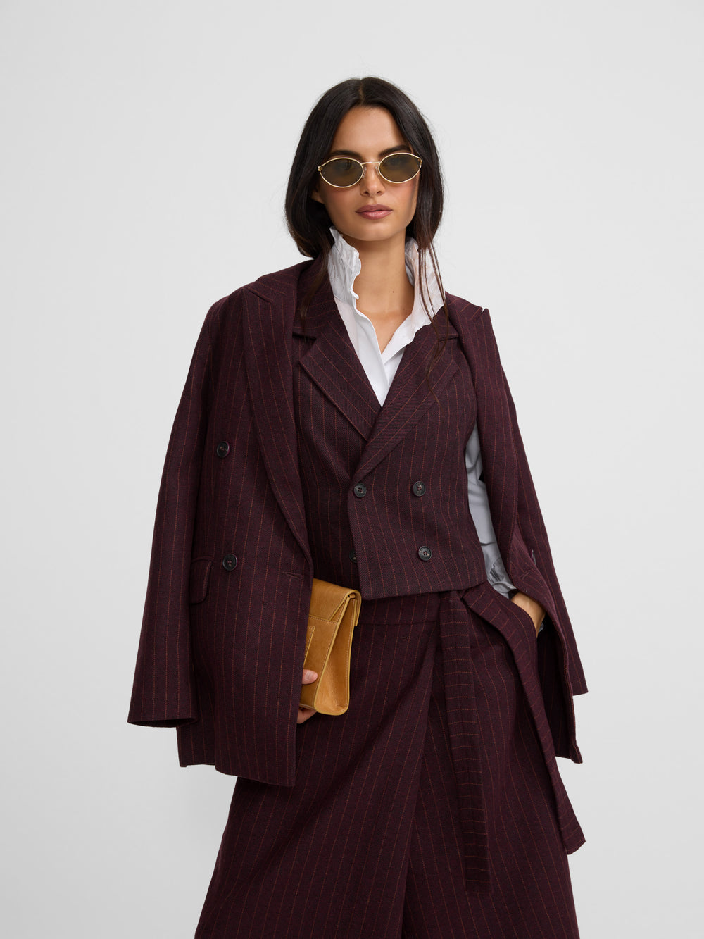 Blazer risca diplomática bordô