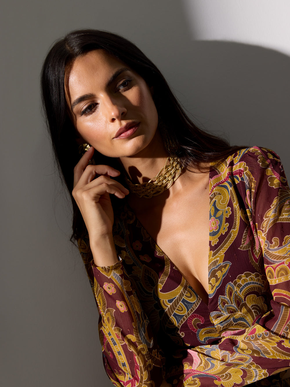 Vestido largo abertura estampado cachemir burdeos