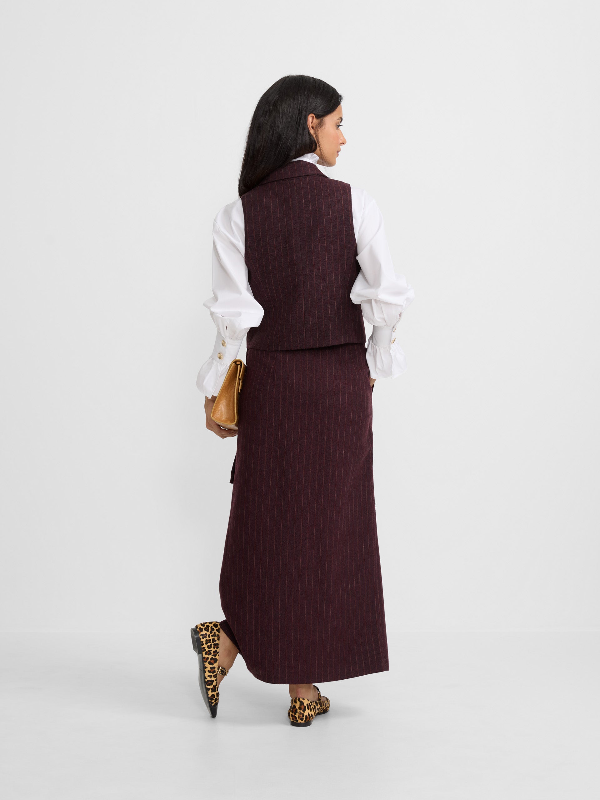 Long skirt with a burgundy diplomatic stripe