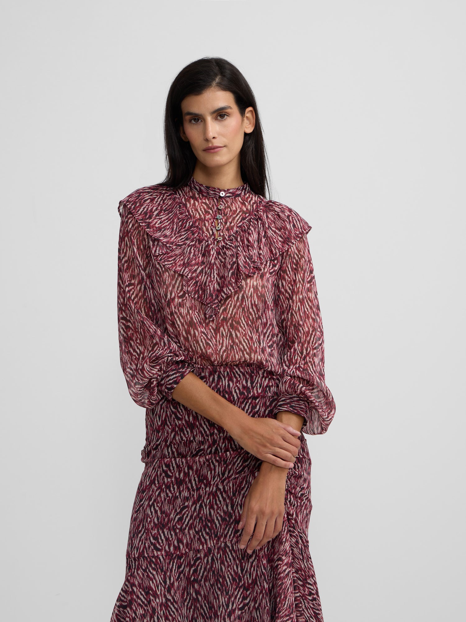 Blusa com folho estampado animal print bordô