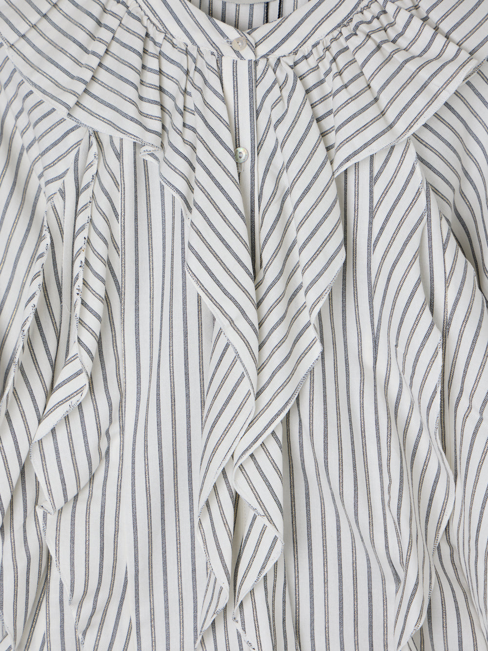 Blusa branca com folhos e riscas