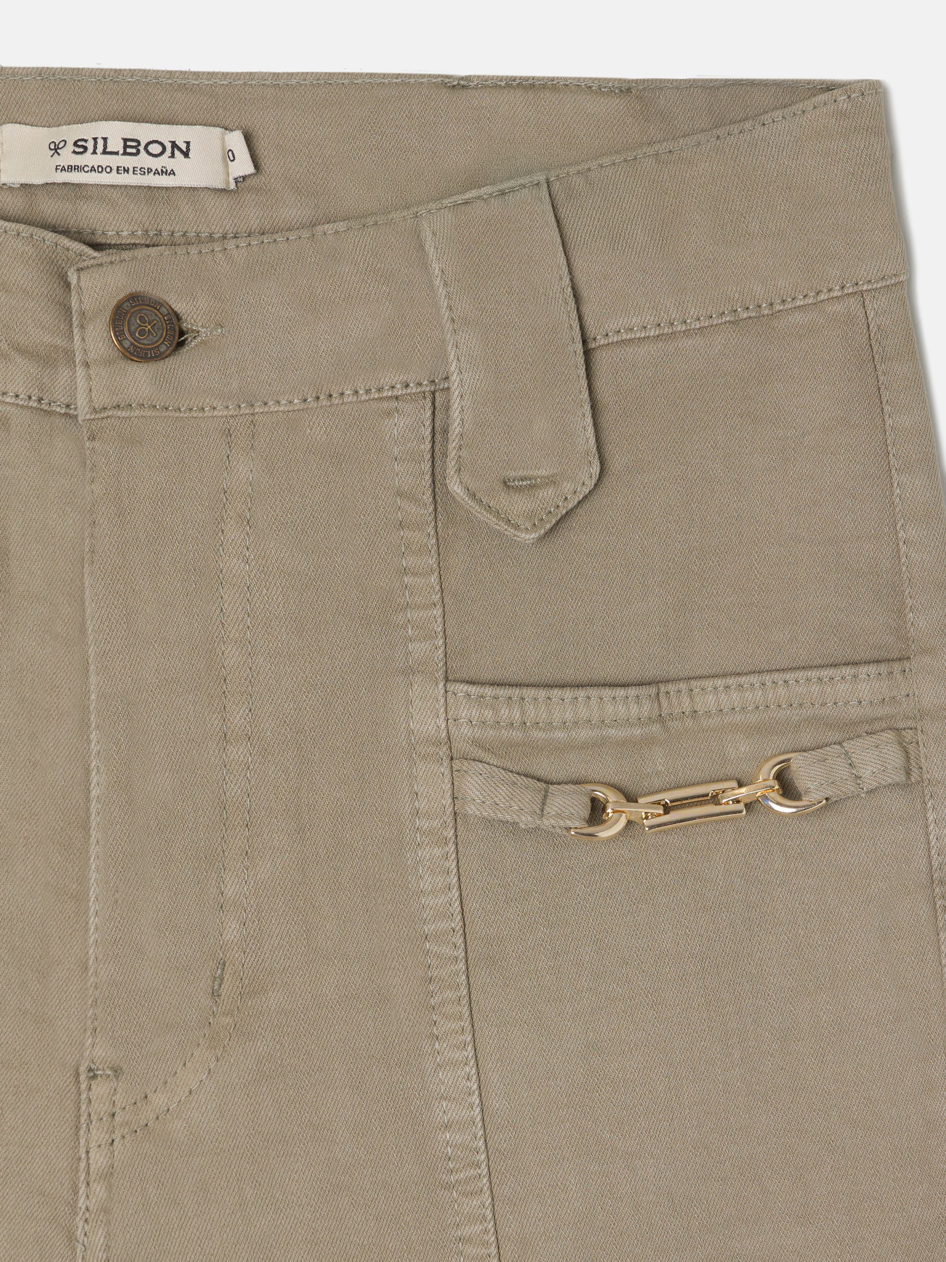 Pantalon recto detalle hebillas beige oscuro