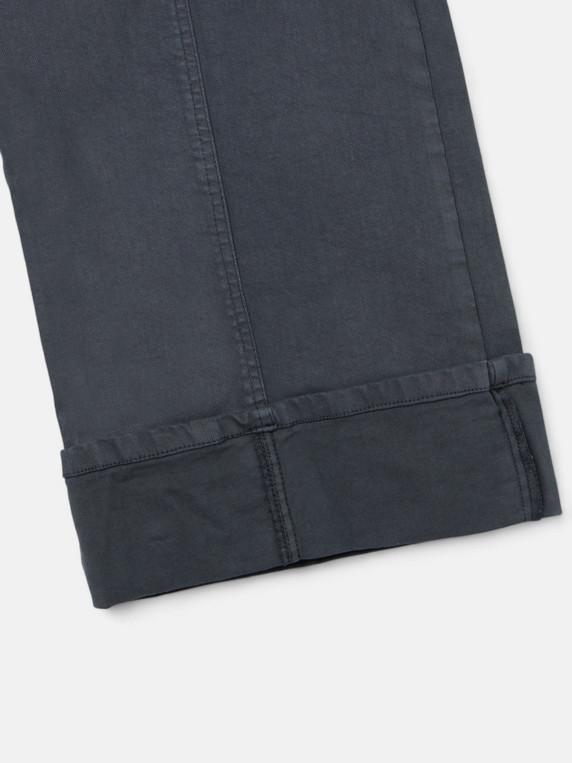 Pantalon denim cinturon trenza gris oscuro