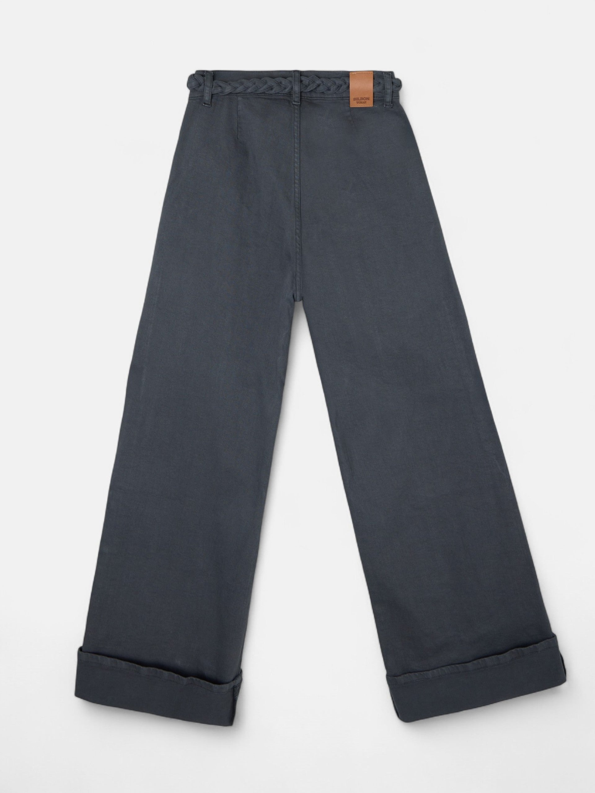 Pantalon denim cinturon trenza gris oscuro