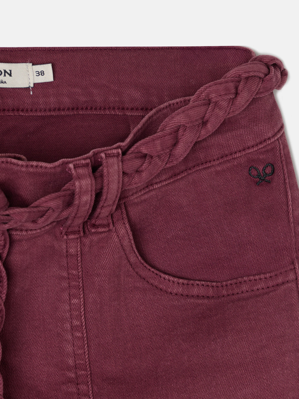 Pantalon denim cinturon trenza granate