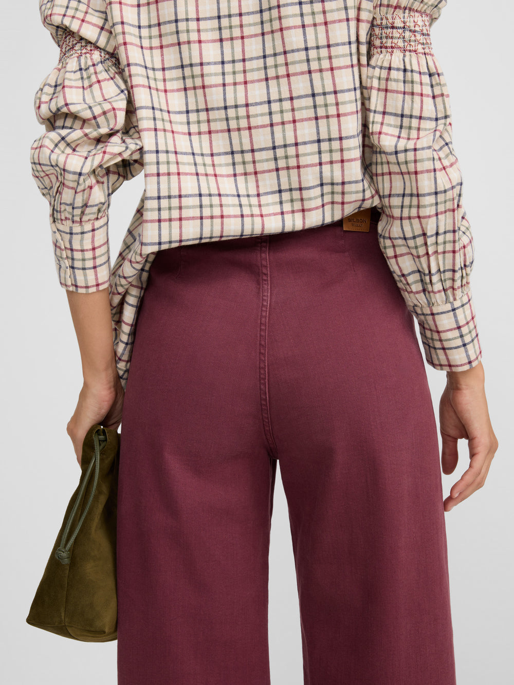 Pantalon denim cinturon trenza granate