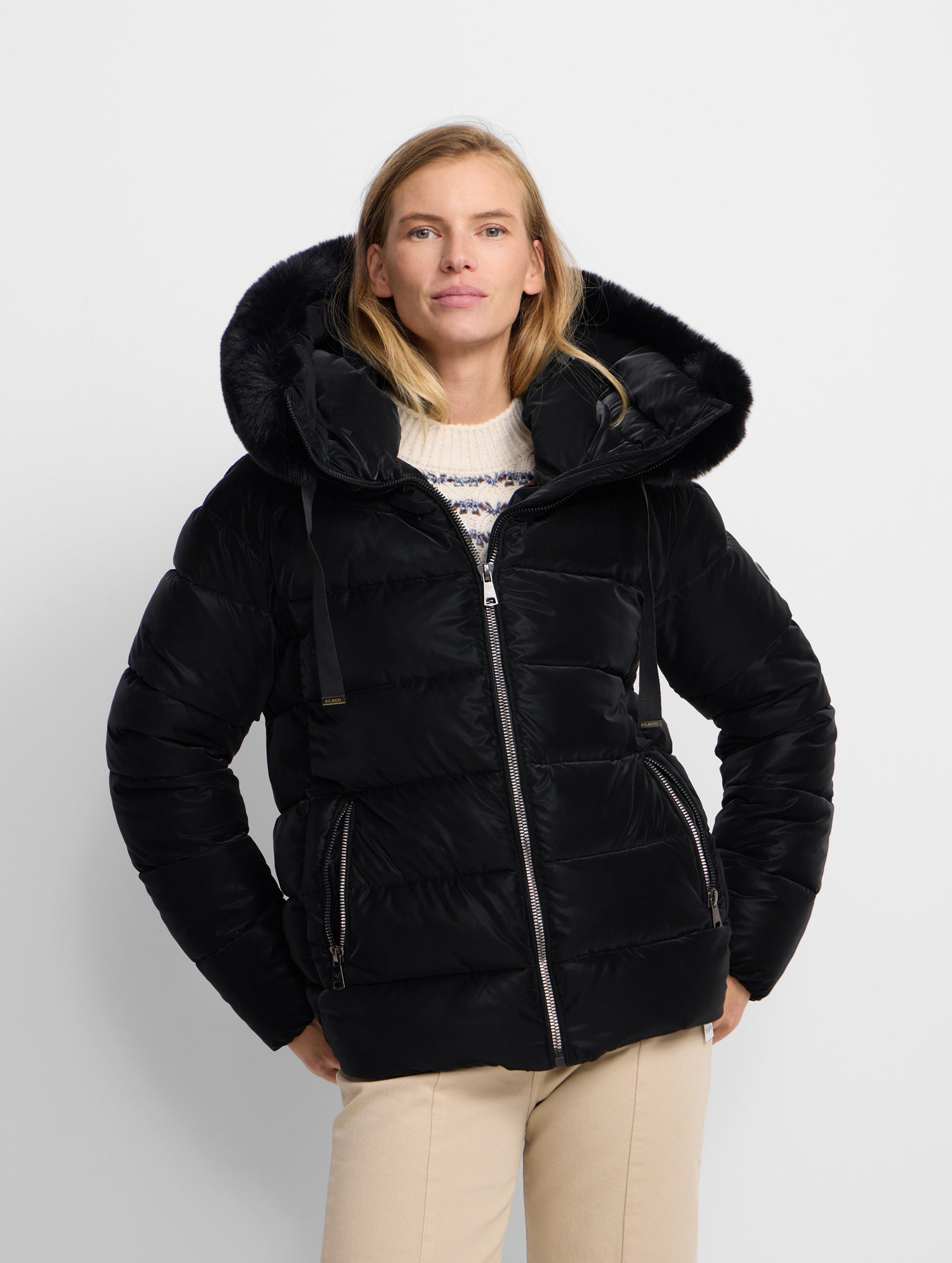 Parka corta acolchada negra