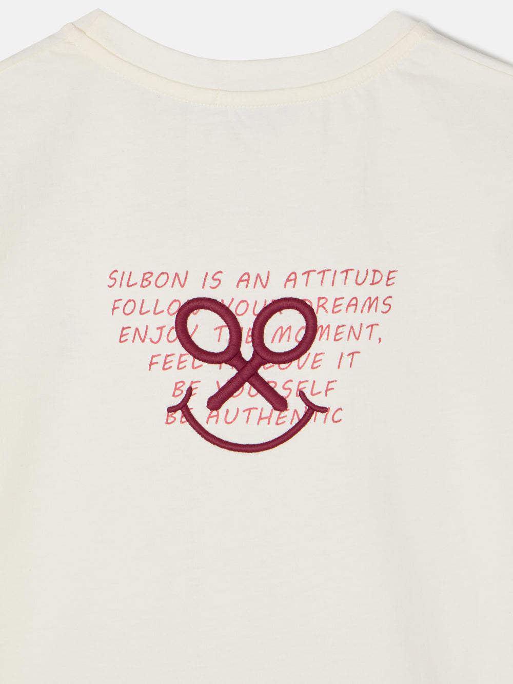 T-shirt mulher letras smile branca