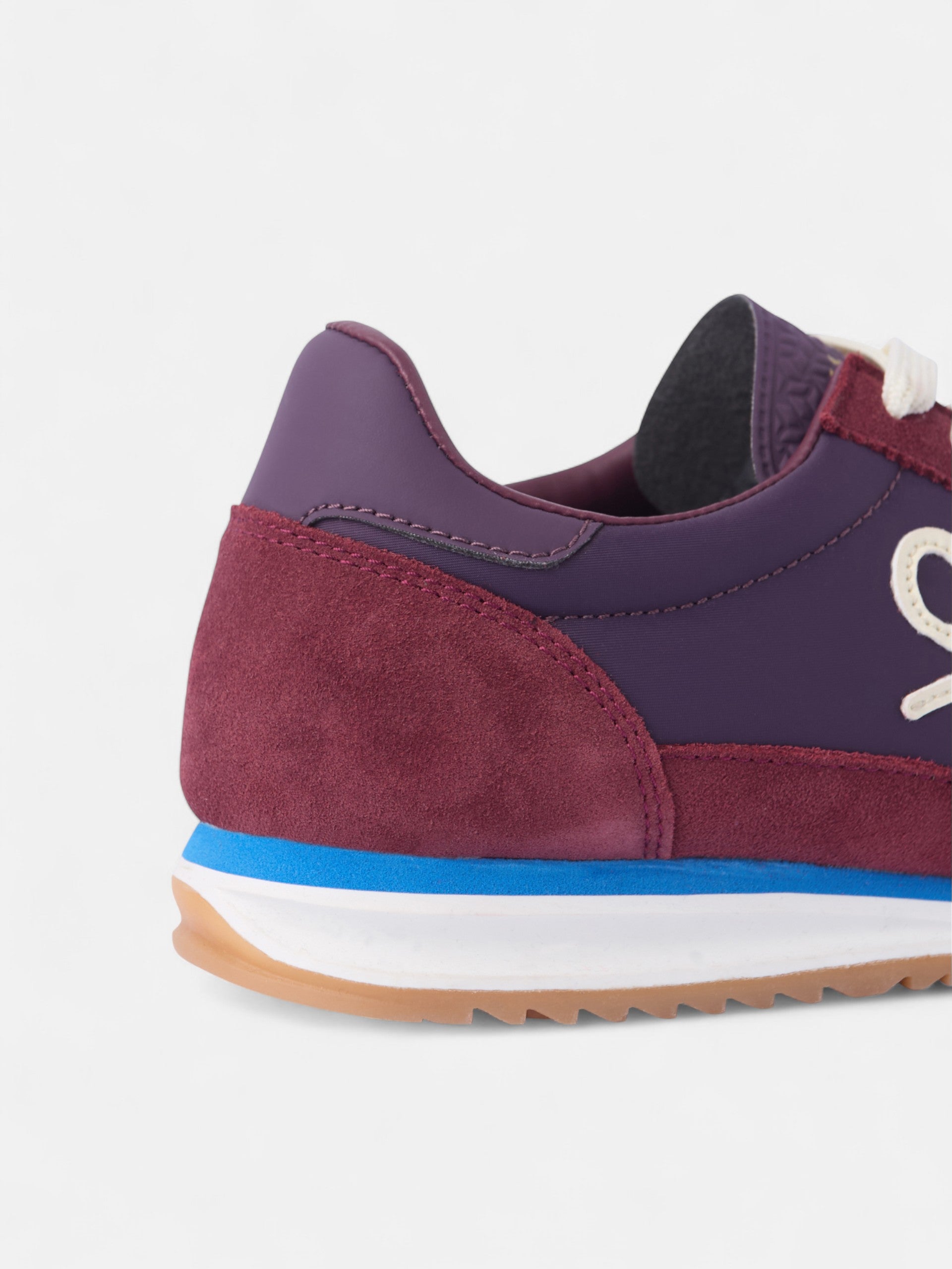 Zapatilla running raqueta burdeos