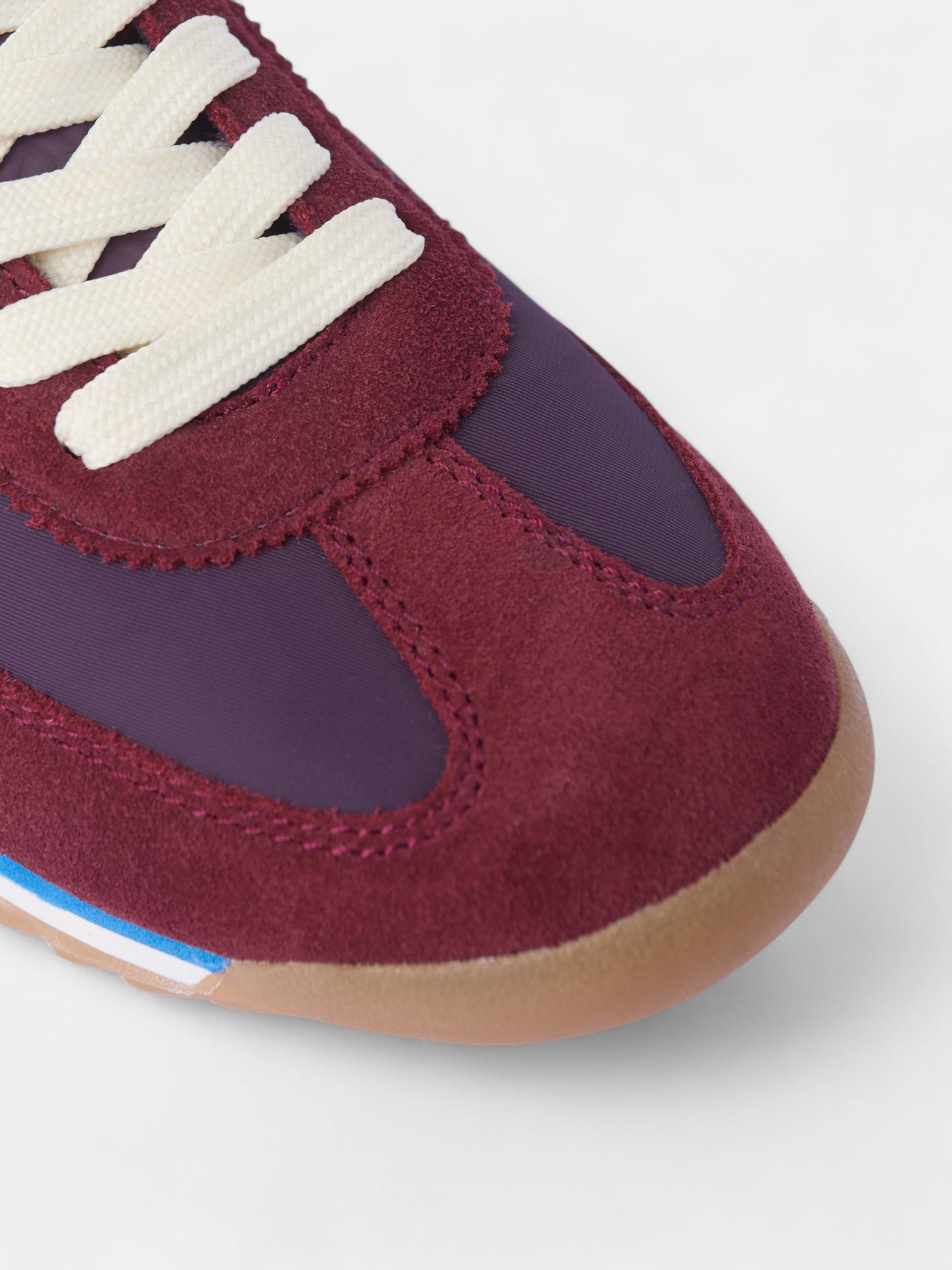 Zapatilla running raqueta burdeos