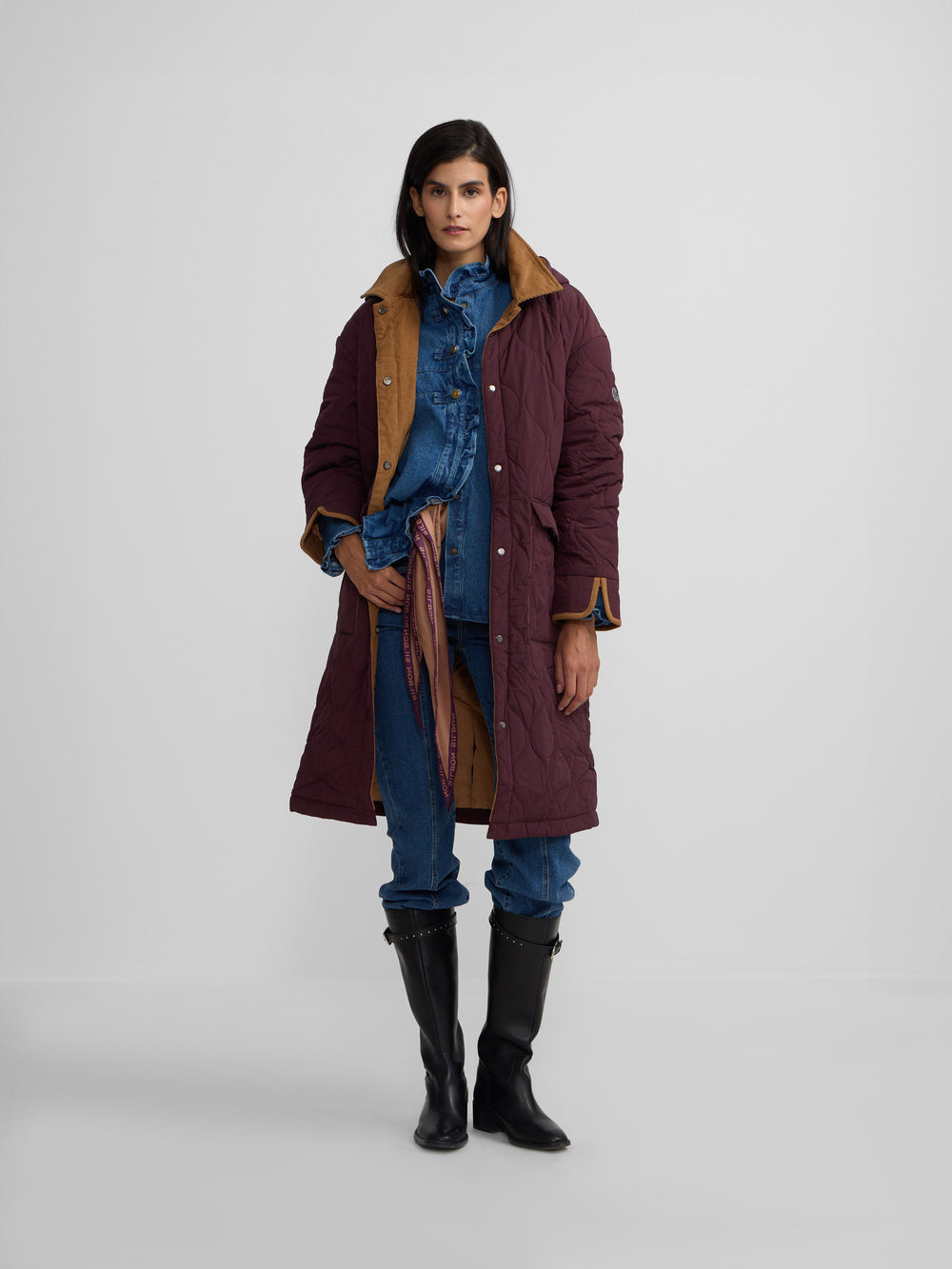 Parka larga acolchada detalles pana burdeos