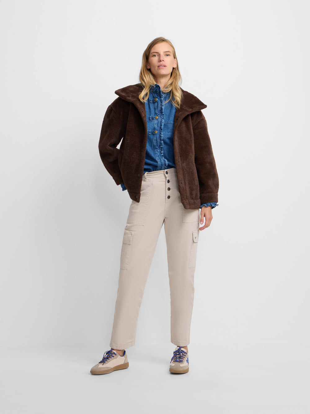 Chaqueta corta pelo marron