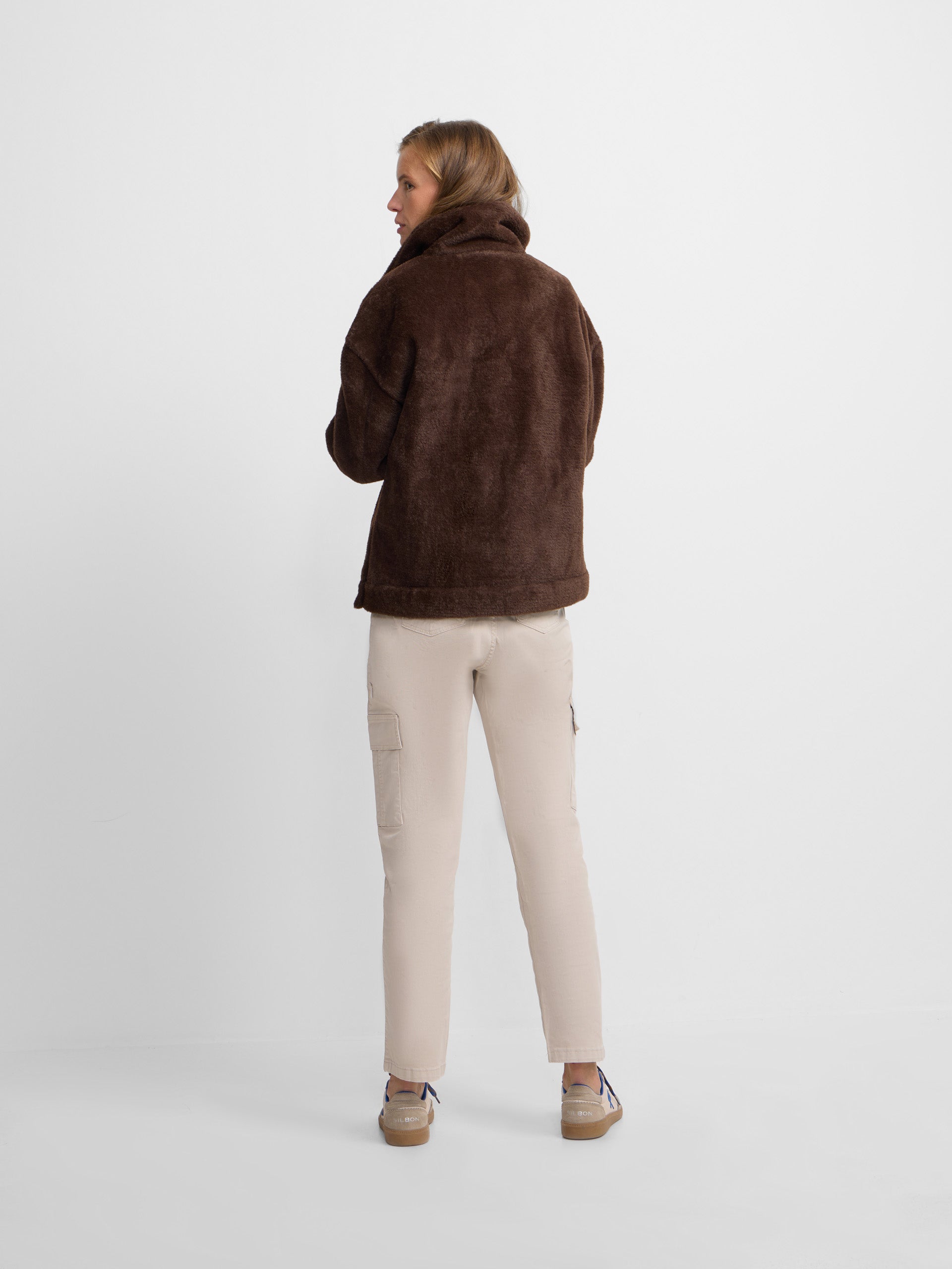 Chaqueta corta pelo marron