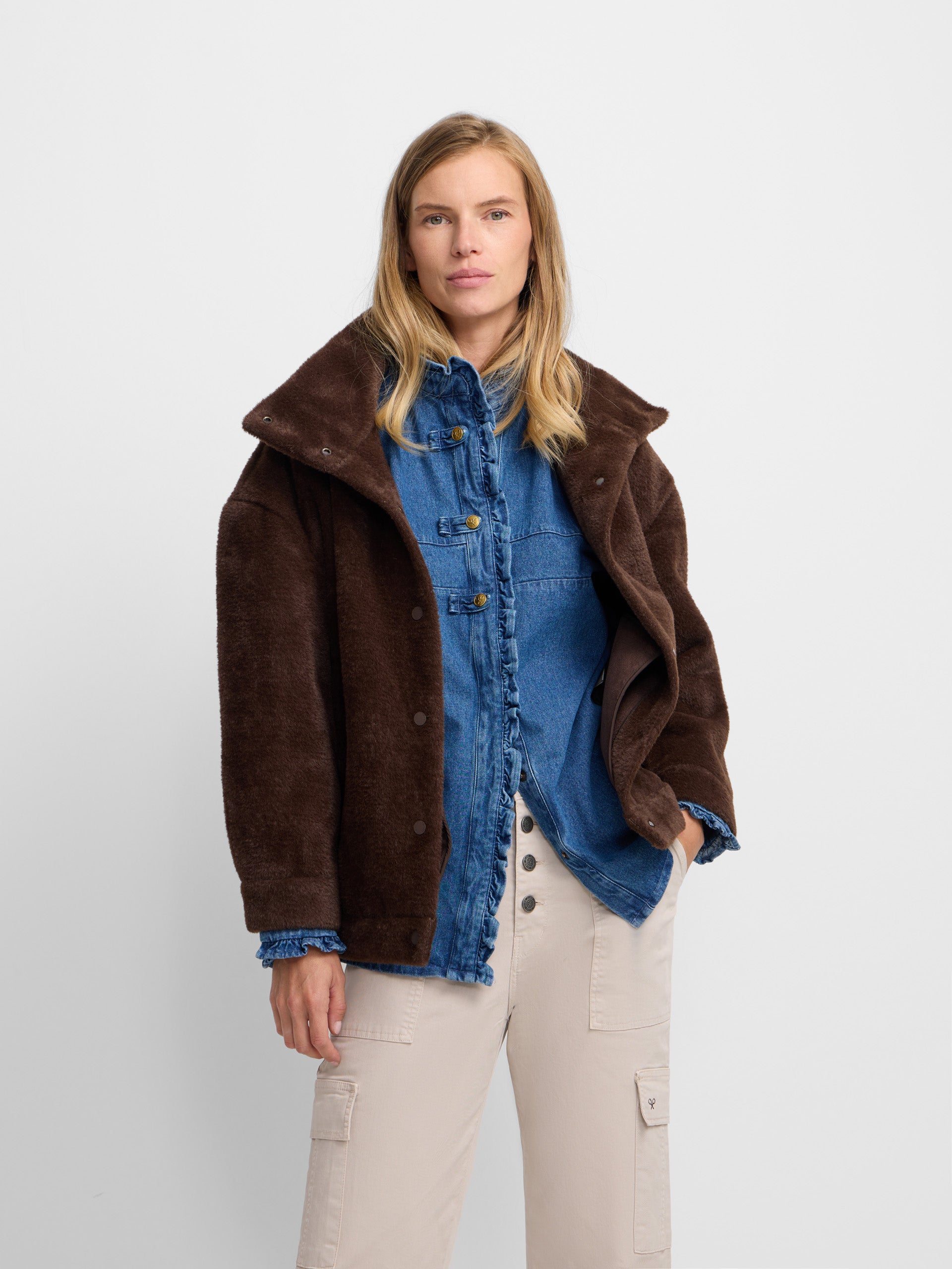 Chaqueta corta pelo marron