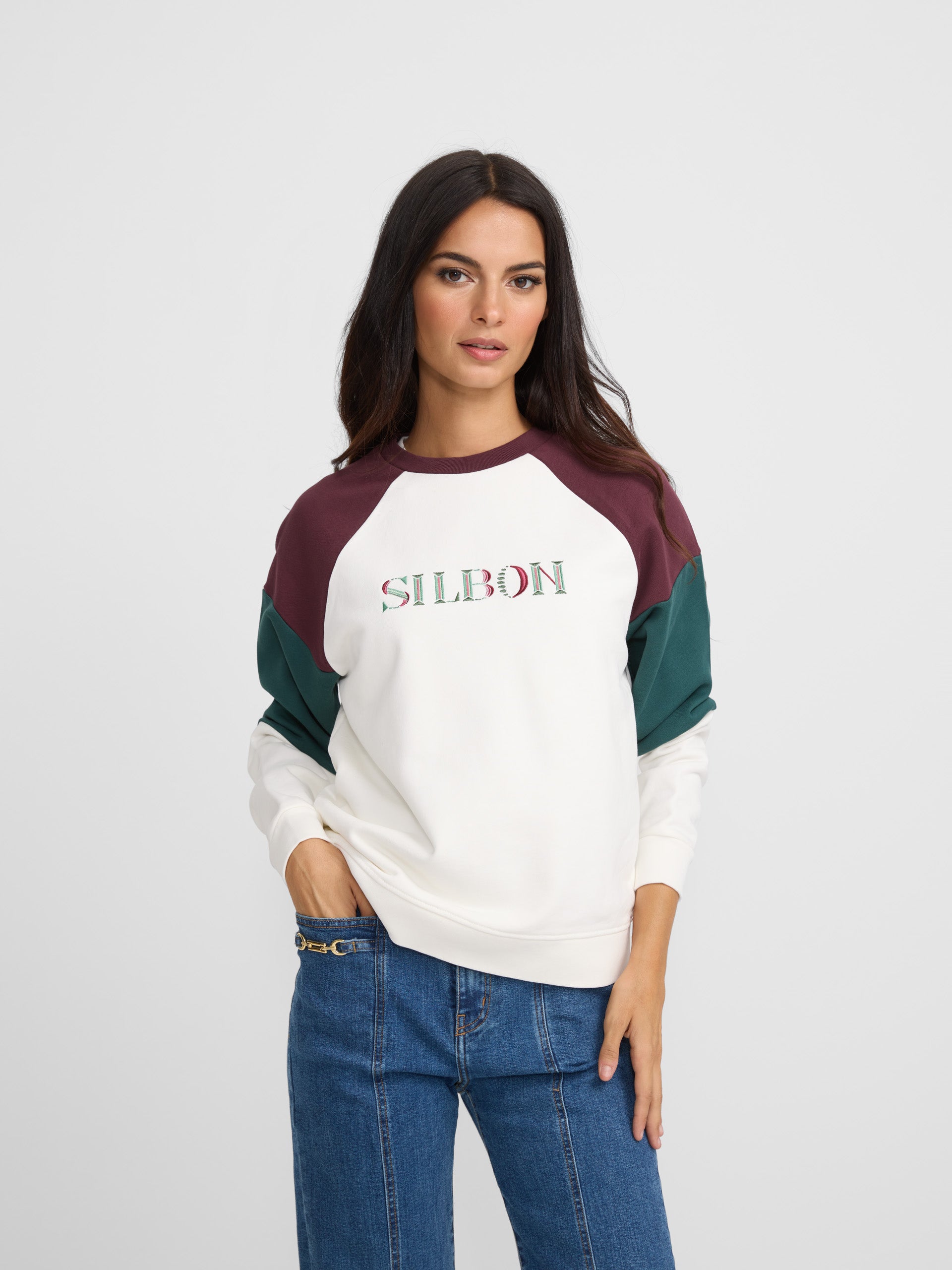 Sweatshirt mulher letras coloridas bordô