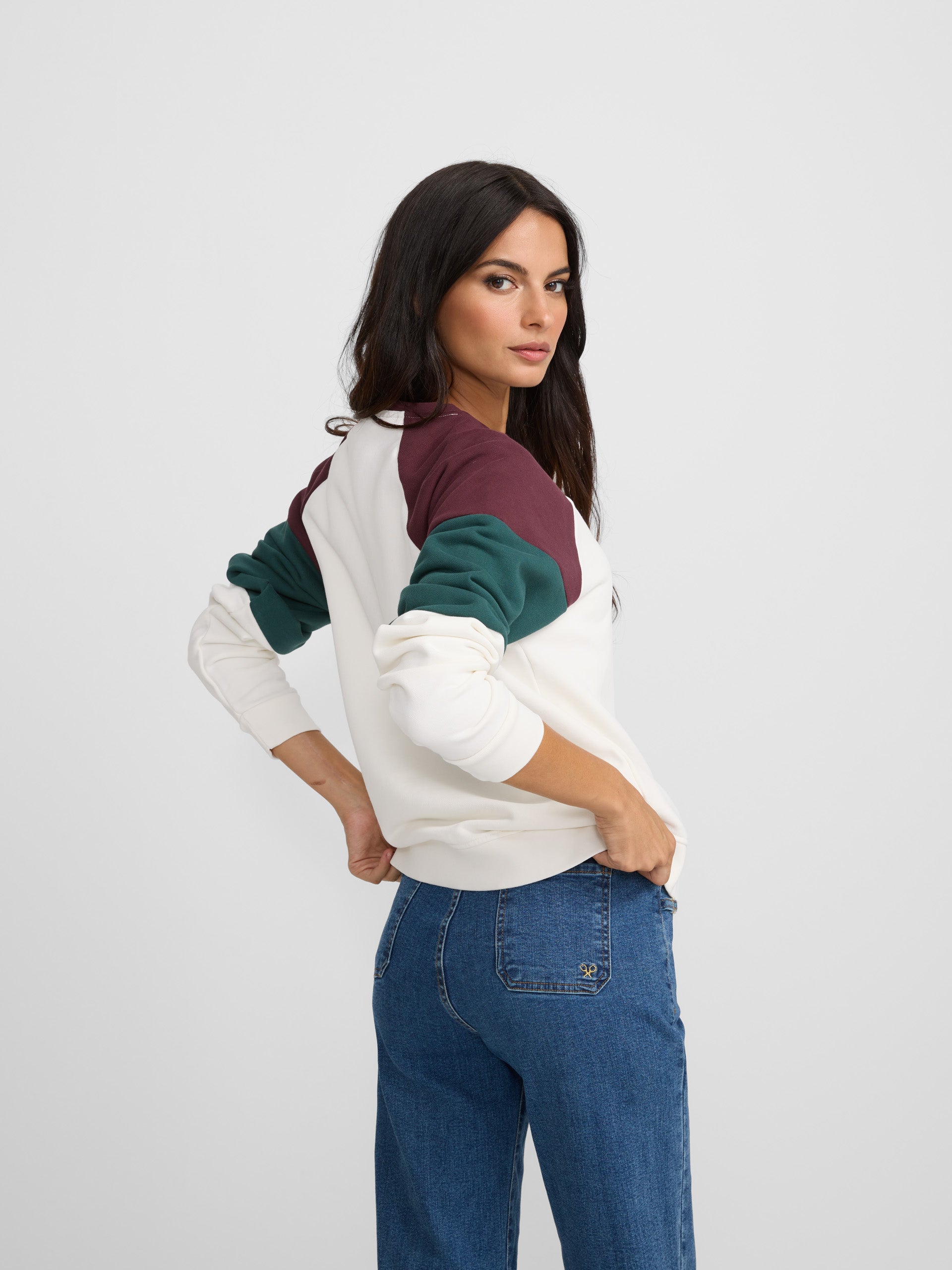 Sweatshirt mulher letras coloridas bordô