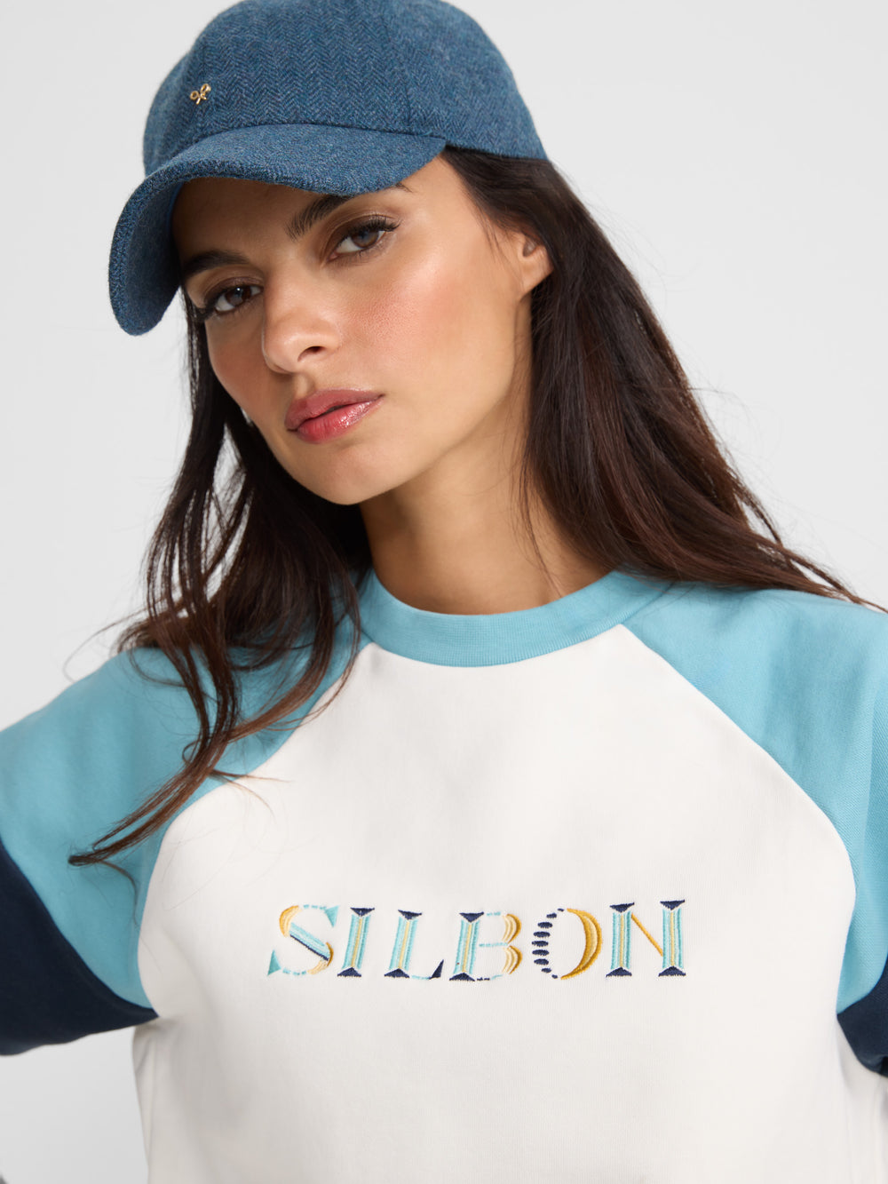 Sweat à capuche femme lettres couleurs bleues