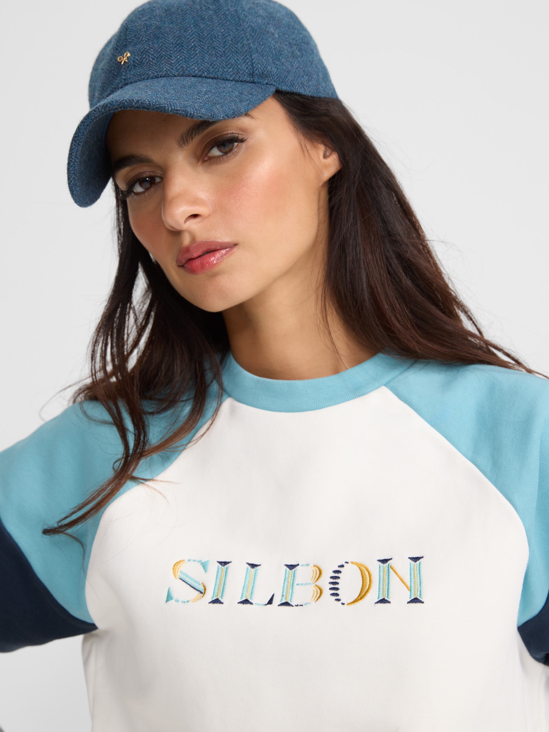 Sudadera woman letras colores azules