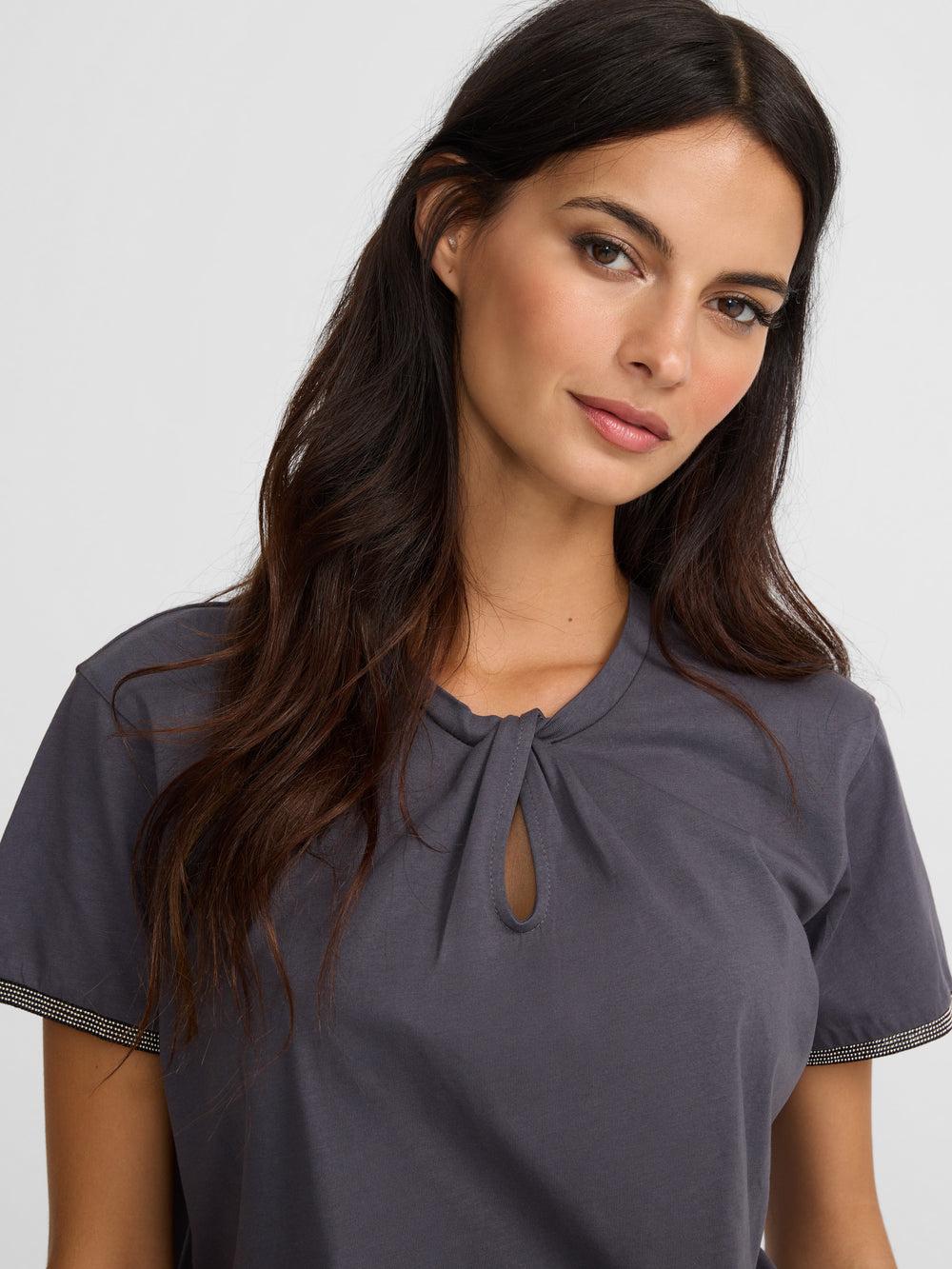 T-shirt mulher nó gola preta