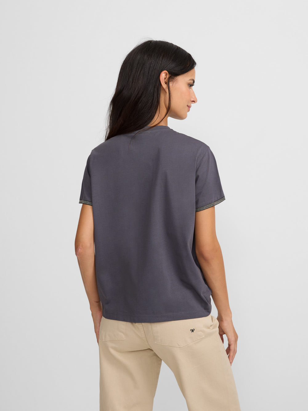 T-shirt mulher nó gola preta