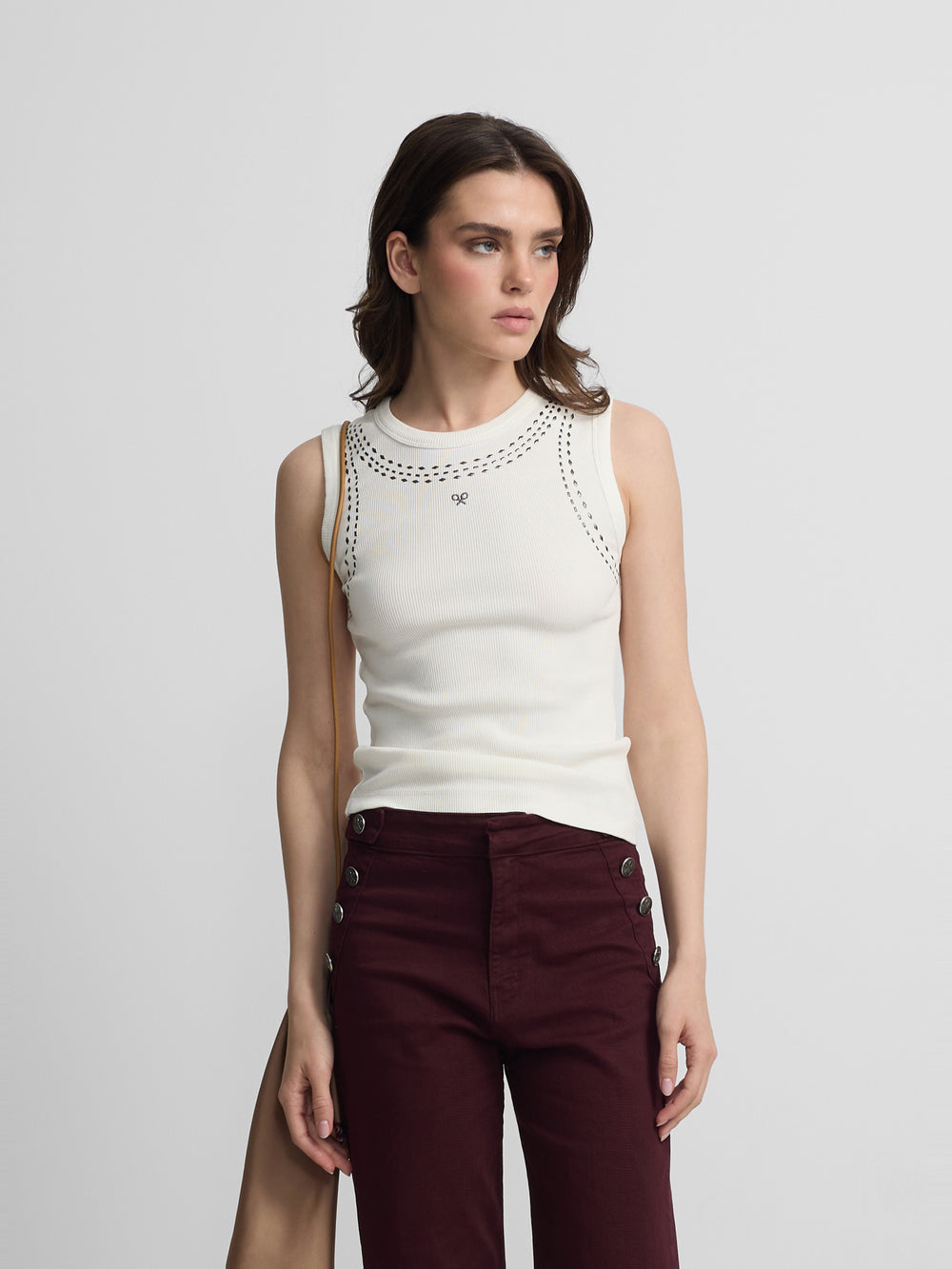 Camiseta woman tank top tachas blanca