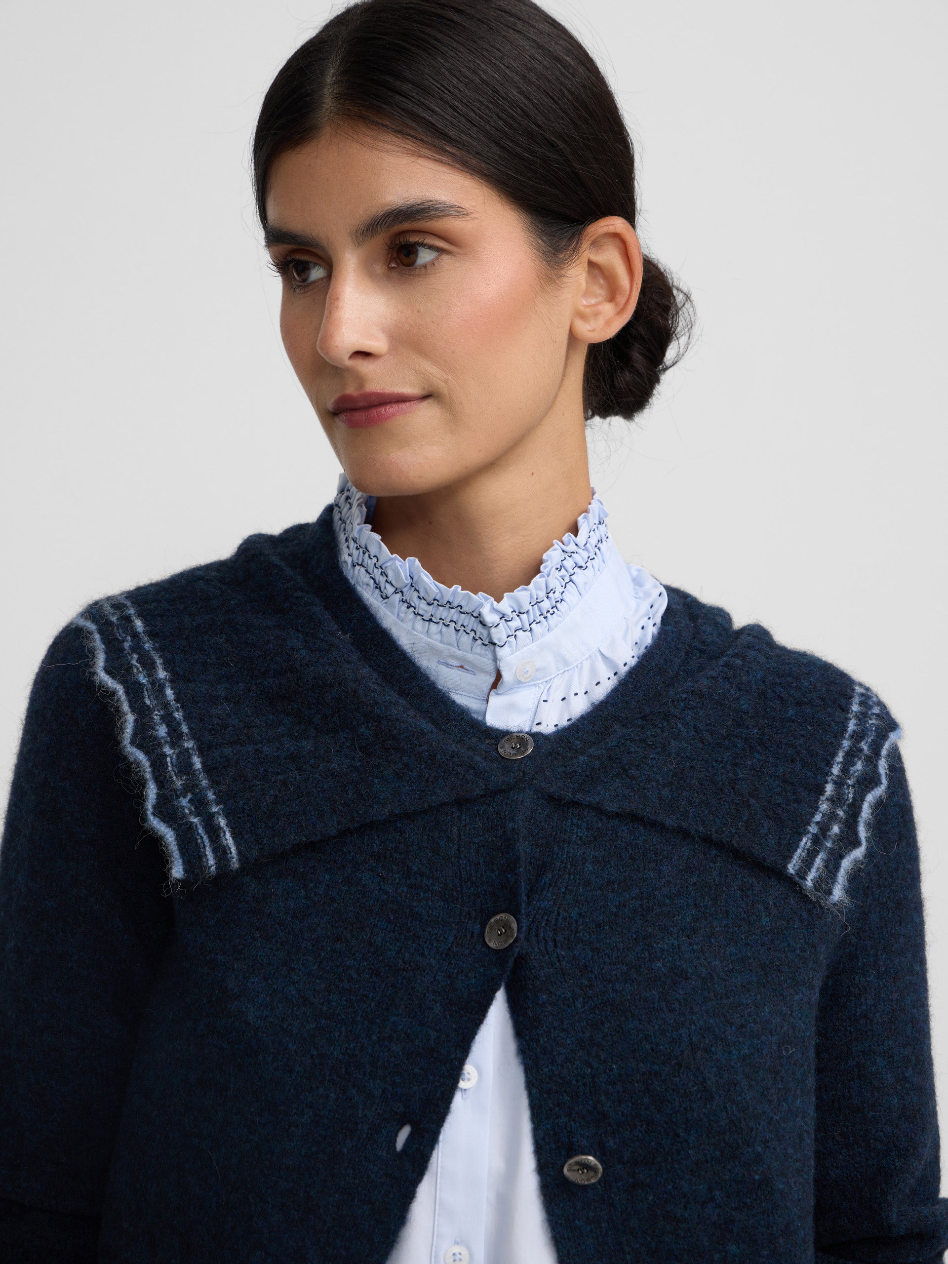 Cardigan à col boutonné contrasté bleu marine