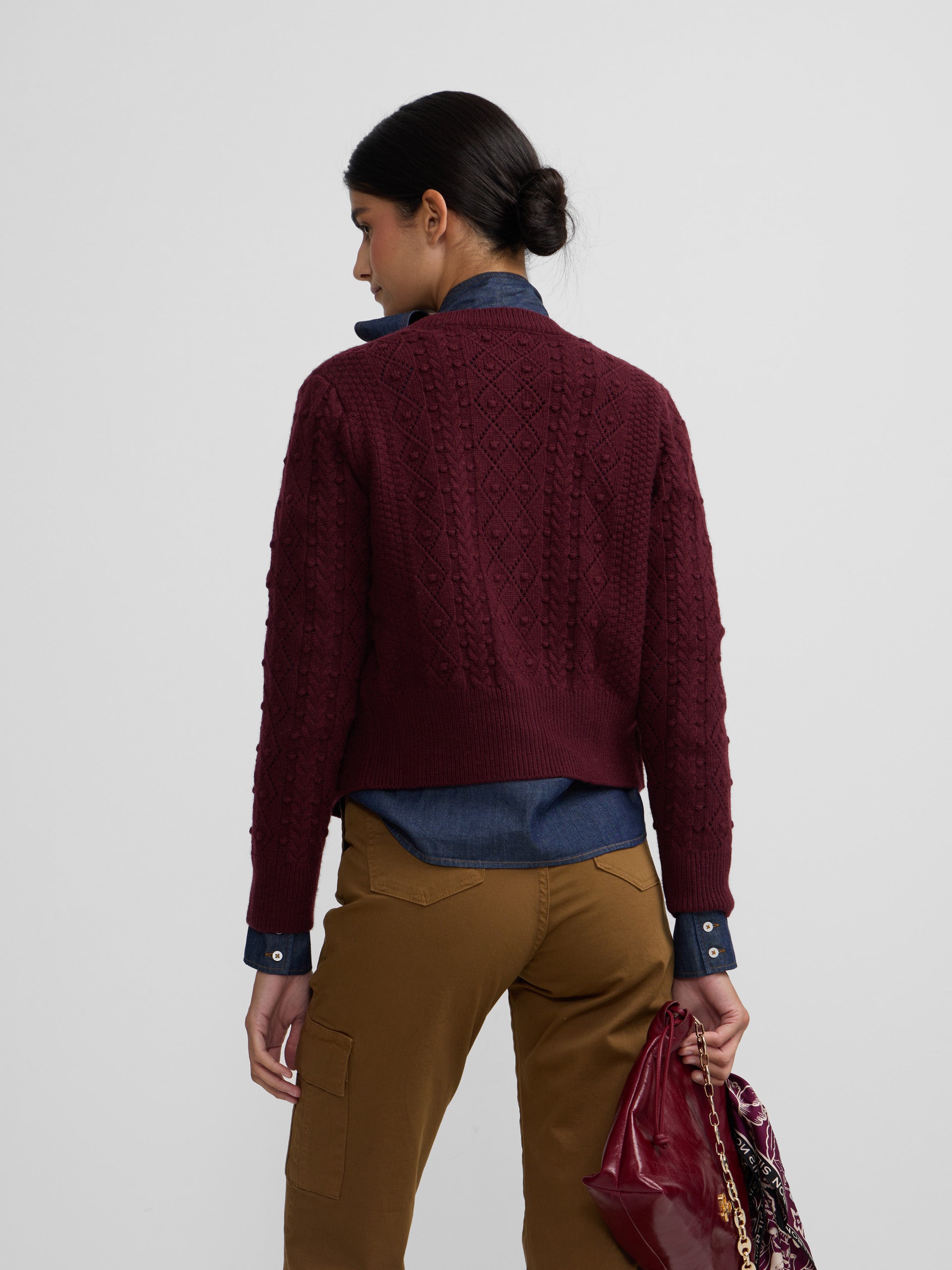 Cardigan en maille torsadée bordeaux