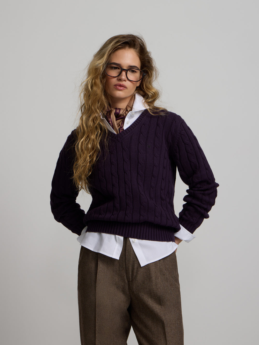 Camisola de malha com decote em bico roxa