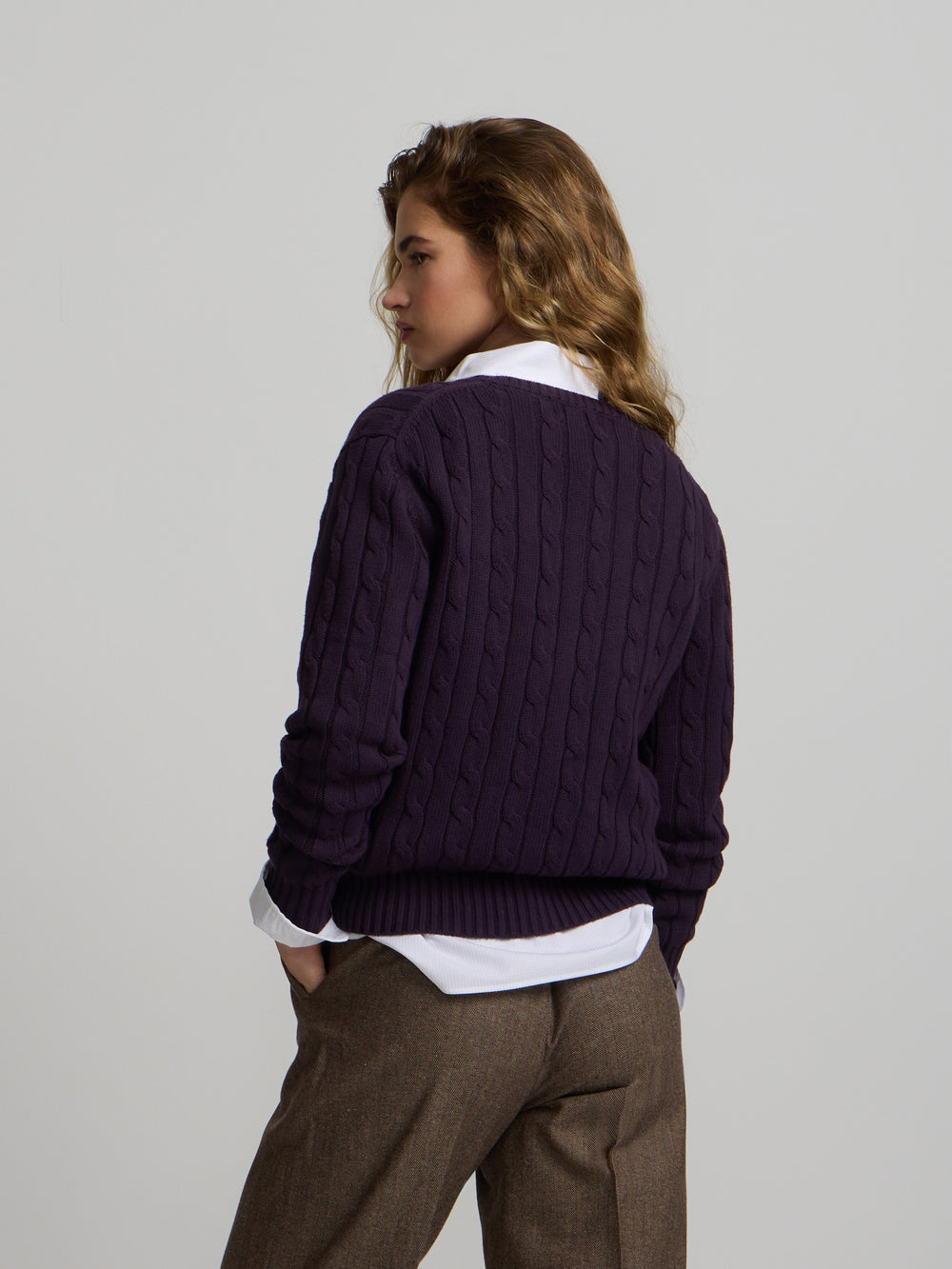 Camisola de malha com decote em bico roxa