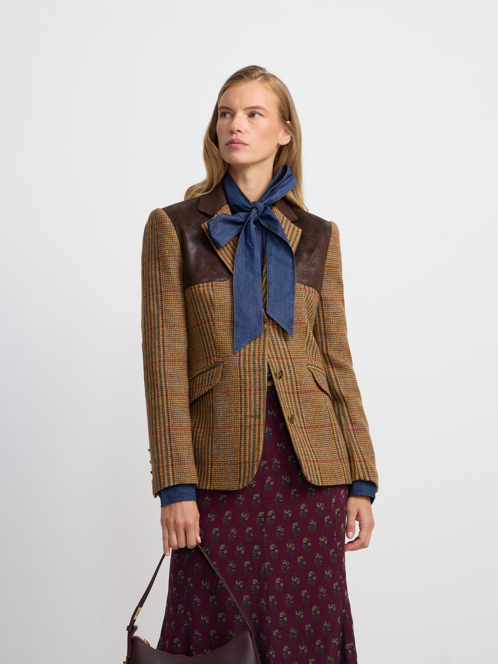 Blazer combinada em pele com padrão de quadrados castanhos