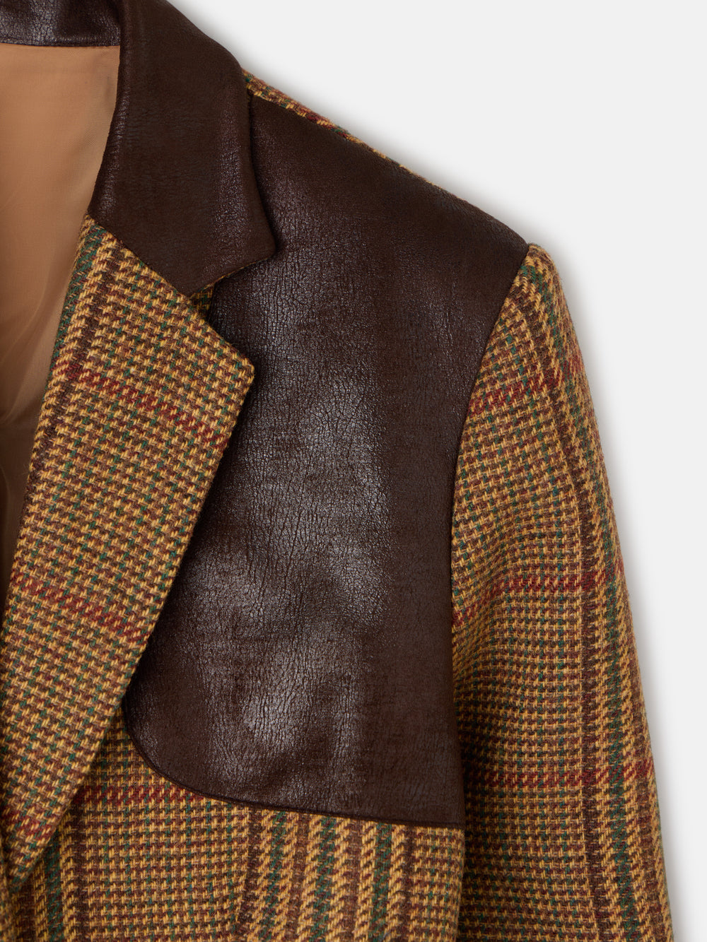 Blazer combinada em pele com padrão de quadrados castanhos