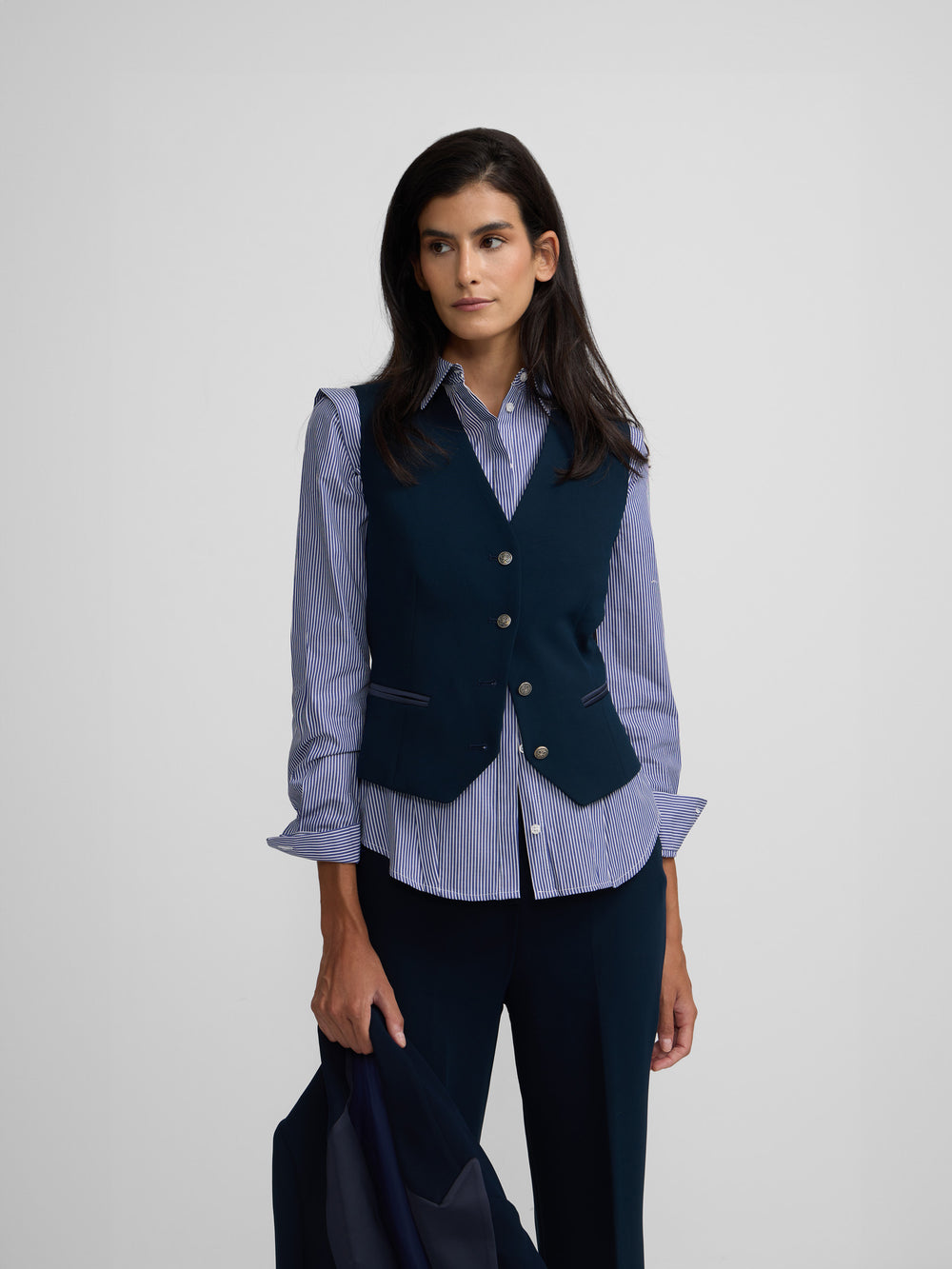 Chaleco clasico detalles saten marino