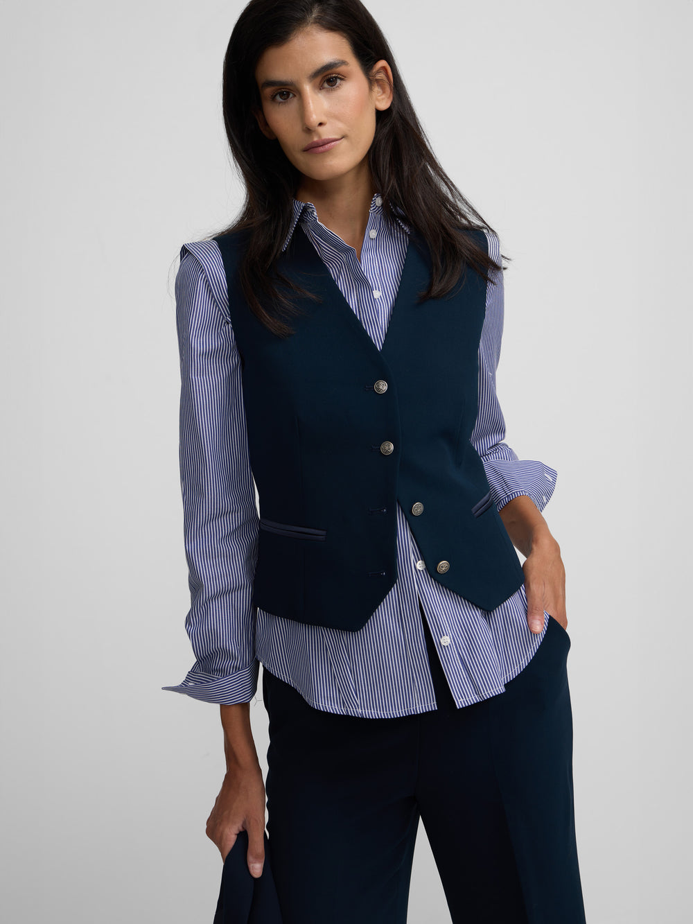 Chaleco clasico detalles saten marino