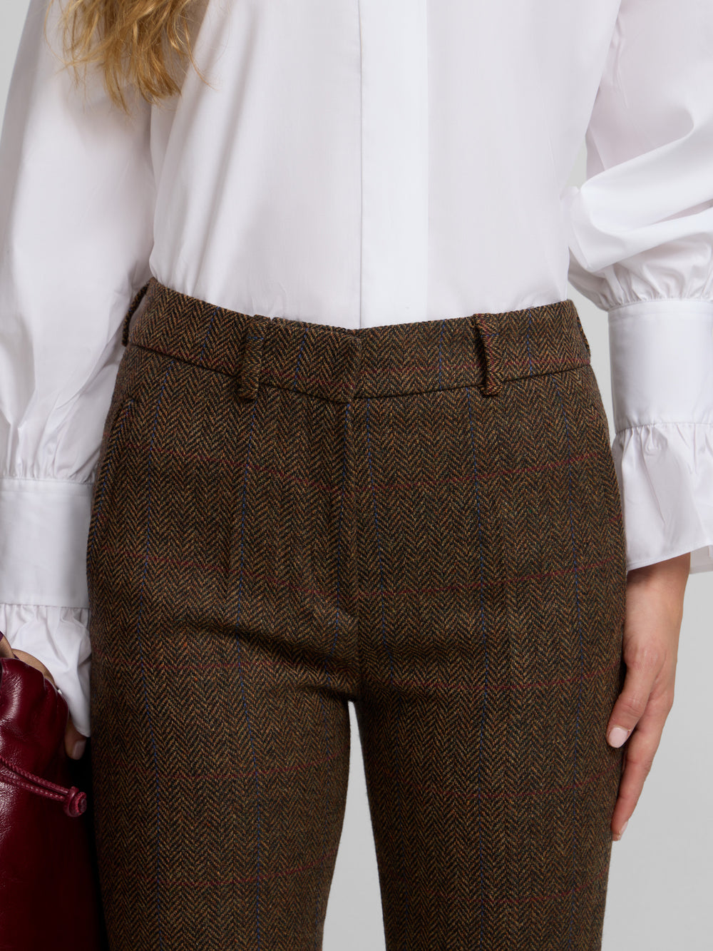 Pantalon vestir aberturas espiga marrones