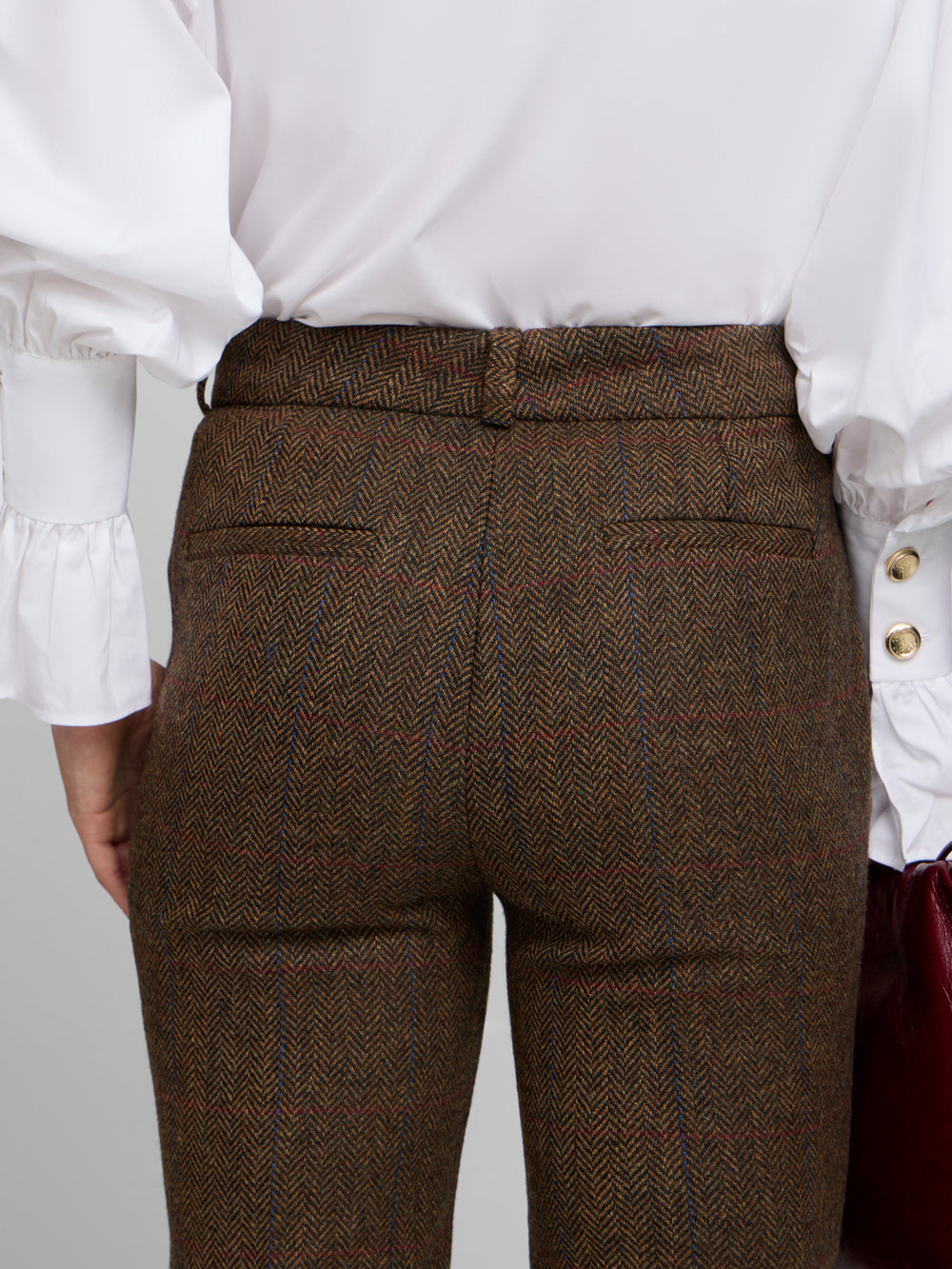 Pantalon vestir aberturas espiga marrones