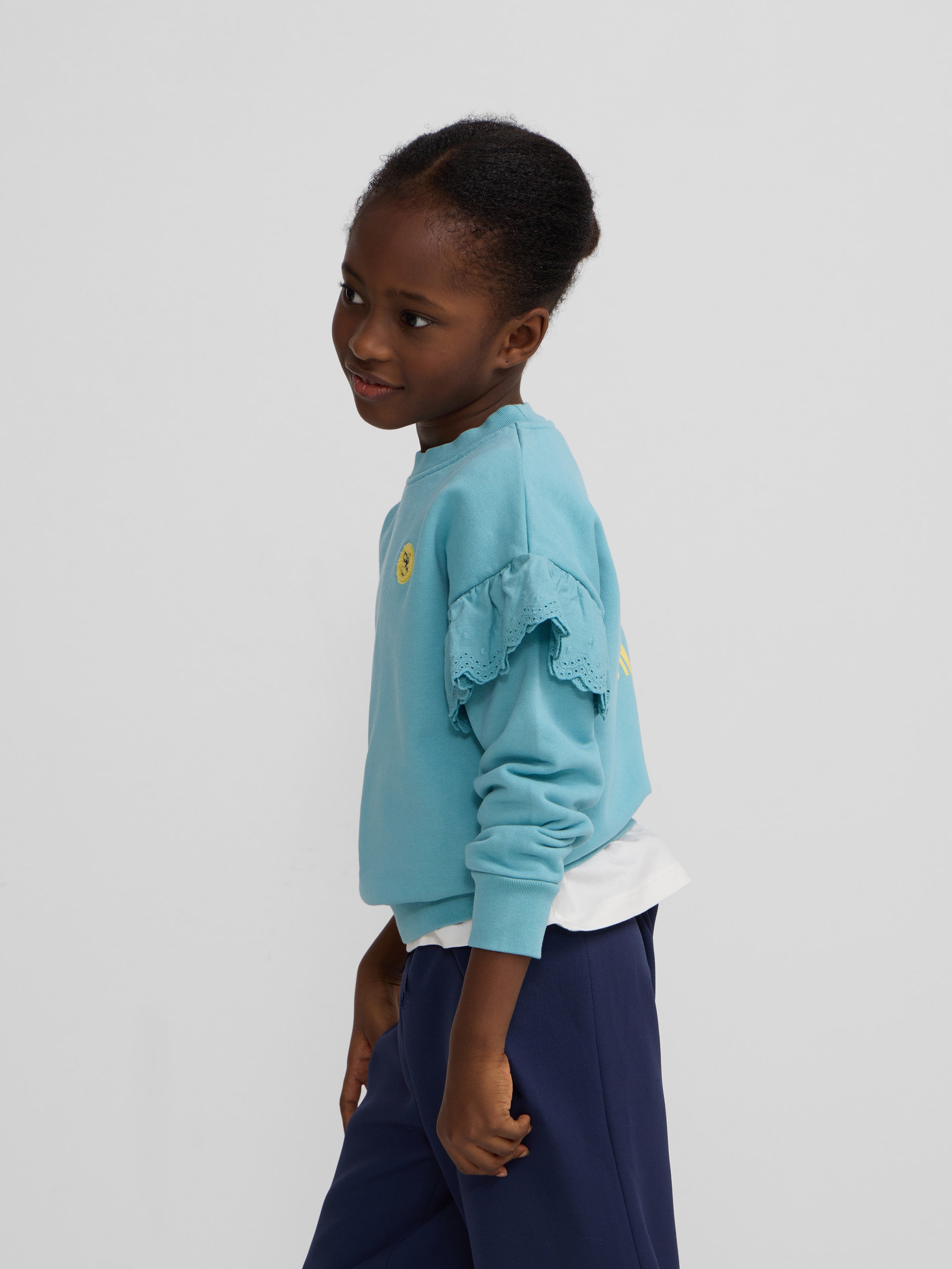 Sweatshirt girl detalhes nas mangas azul-celeste