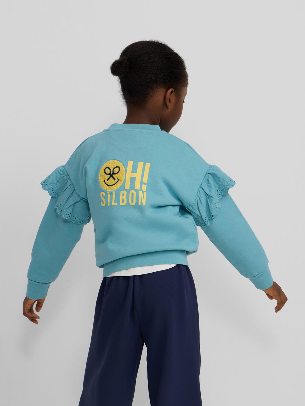 Sudadera girl detalles mangas celeste