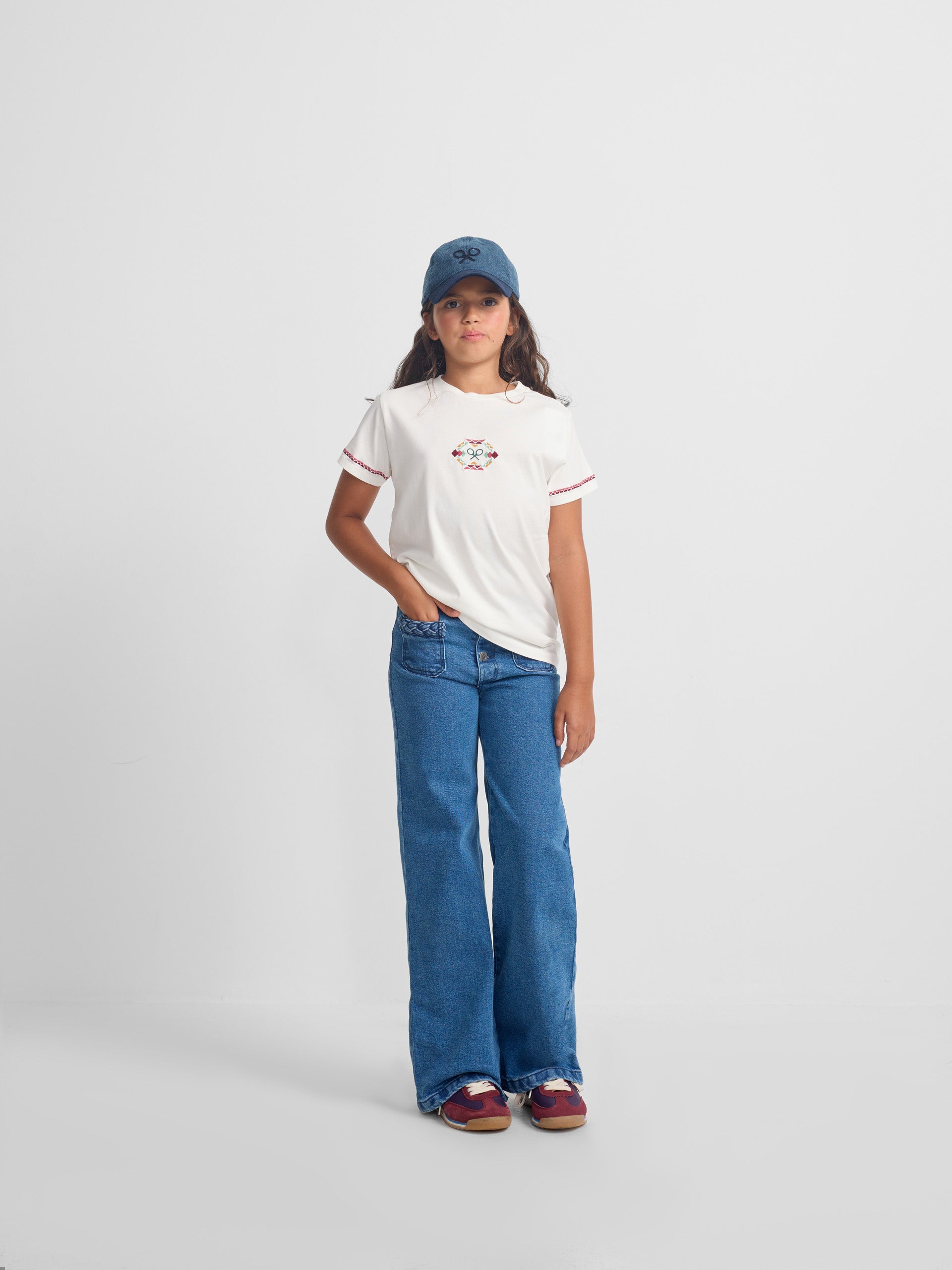 Camiseta girl raqueta etnica multicolor blanca