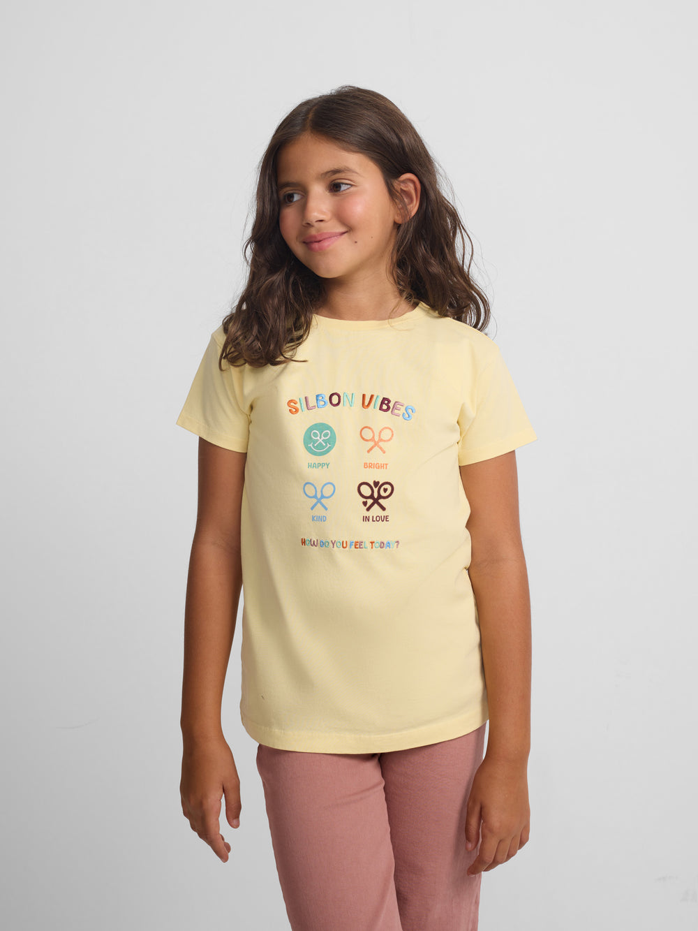 T-shirt girl silbon vibes amarela