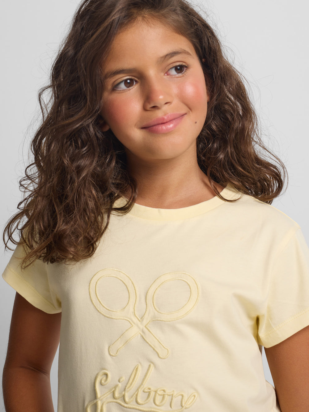 T-shirt clássica amarela para menina