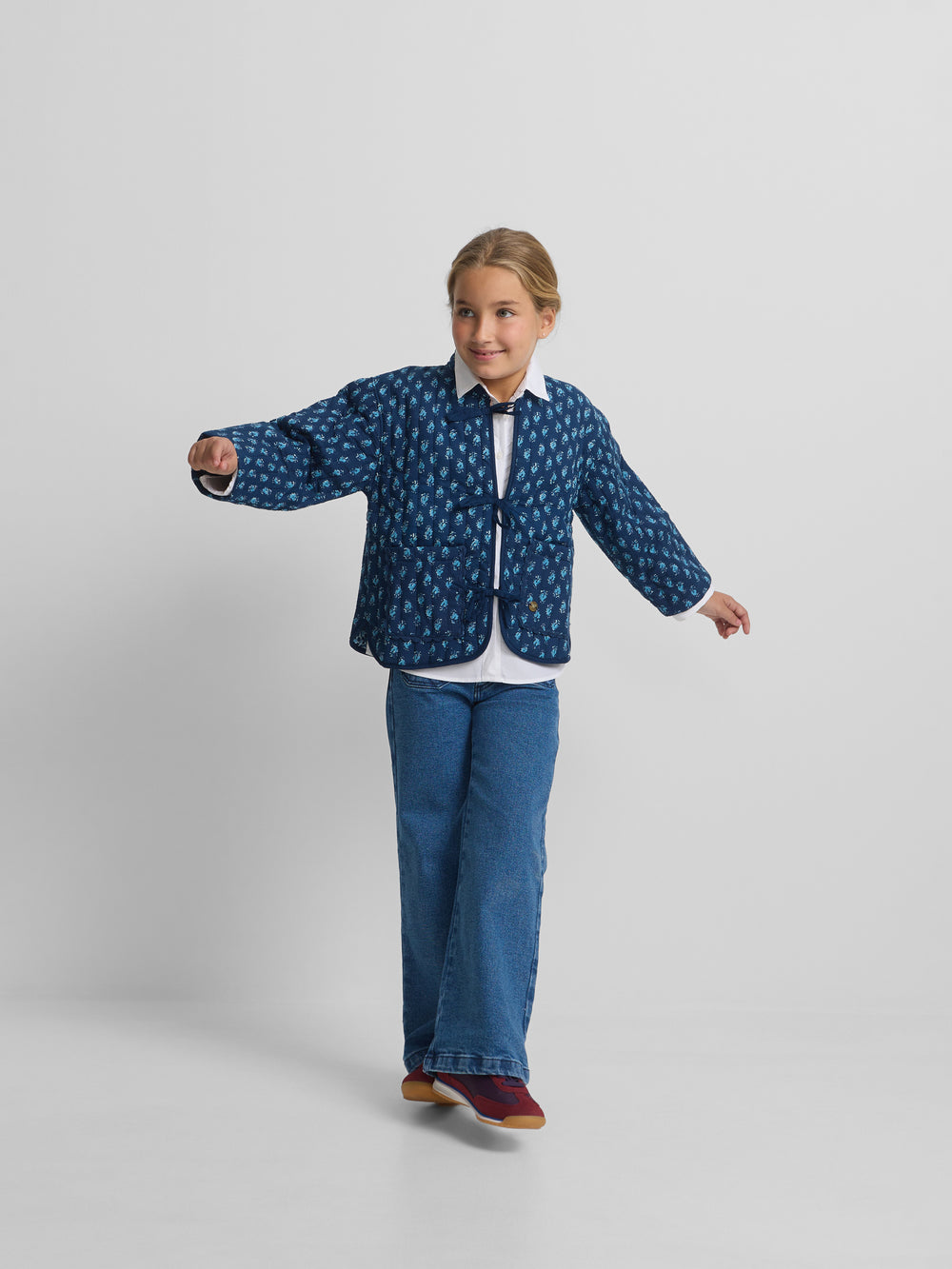 Chaqueta girl acolchada lazos estampado azul